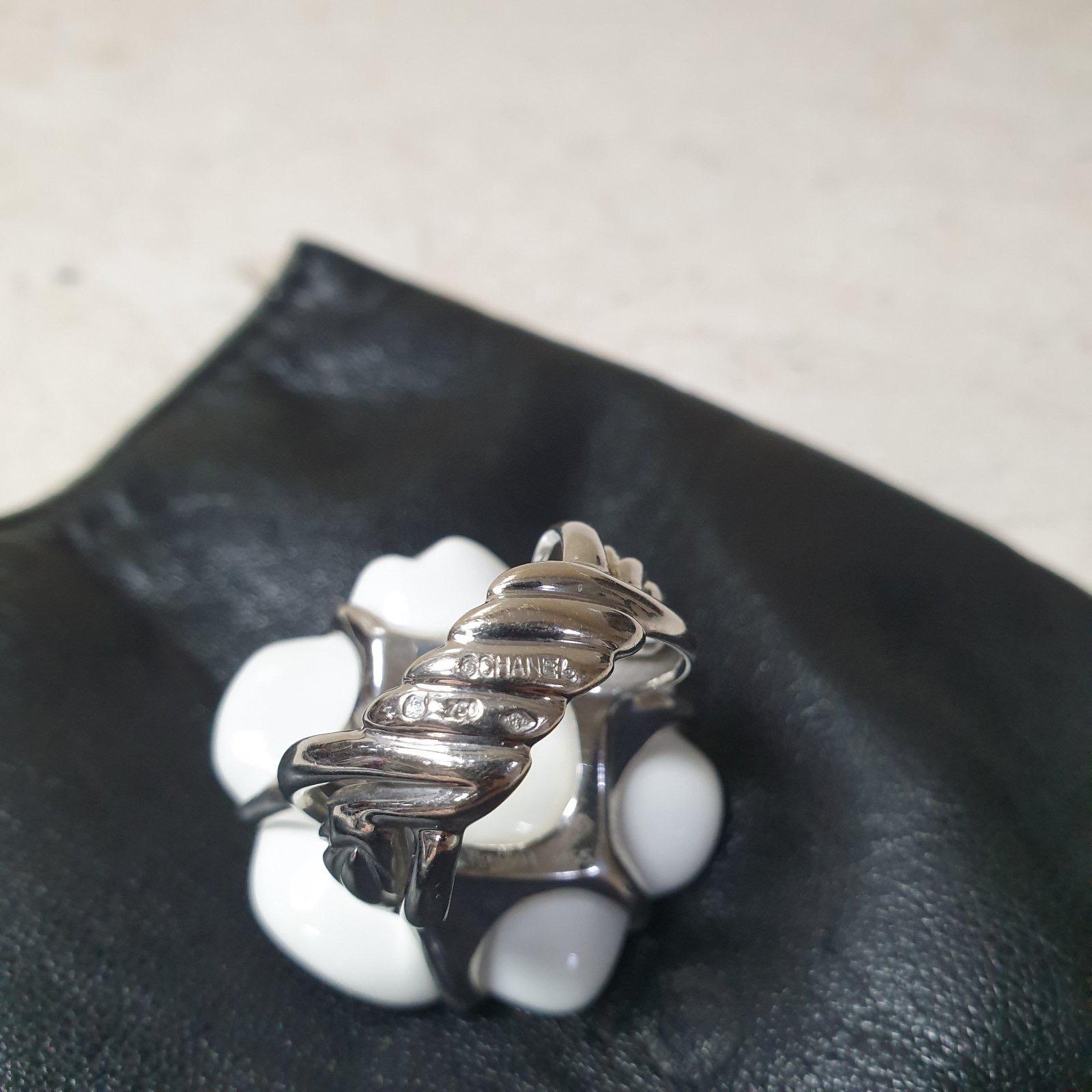 Chanel Camellia White Agate Gold Ring In Excellent Condition In Krakow, PL