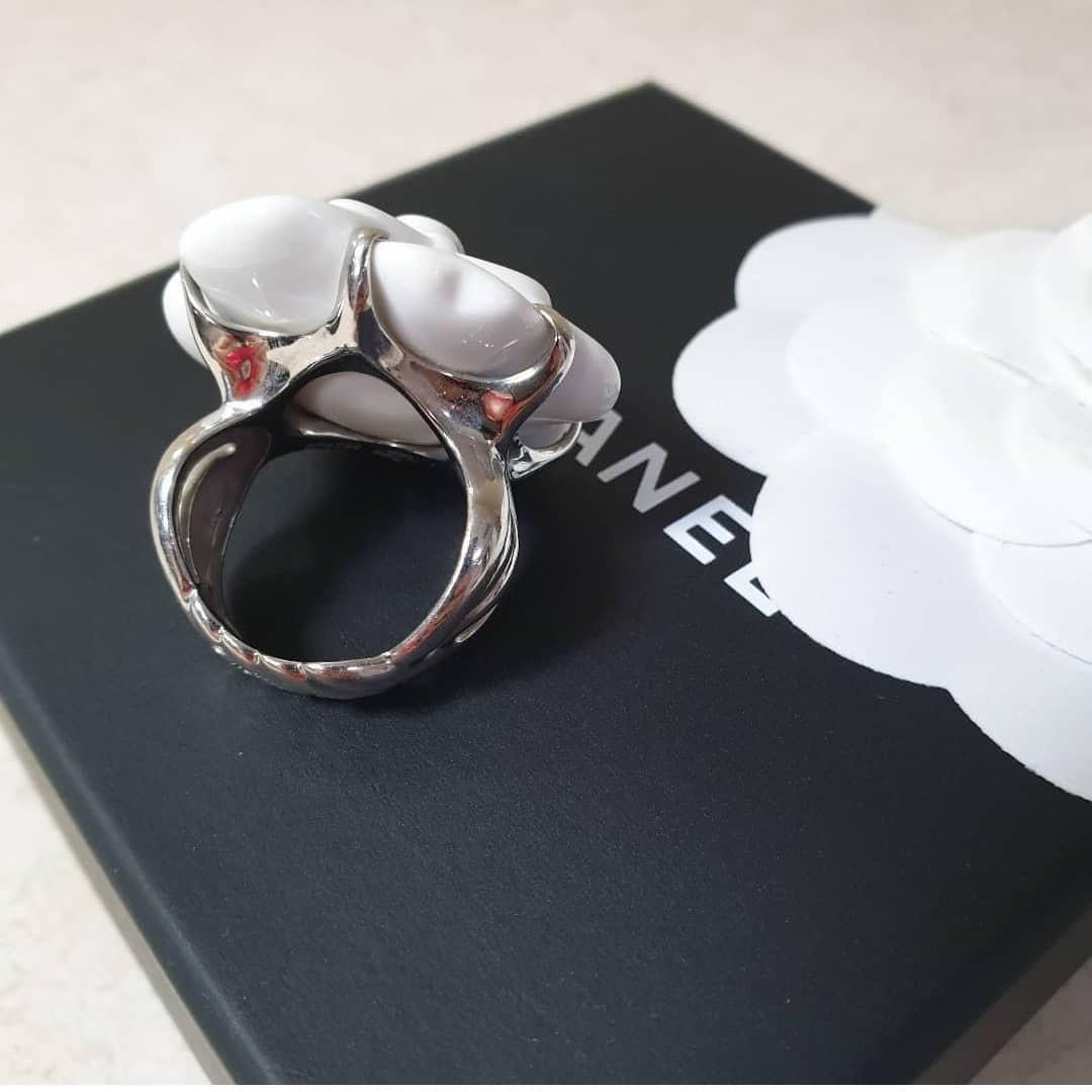 Women's Chanel Camellia White Agate Gold Ring
