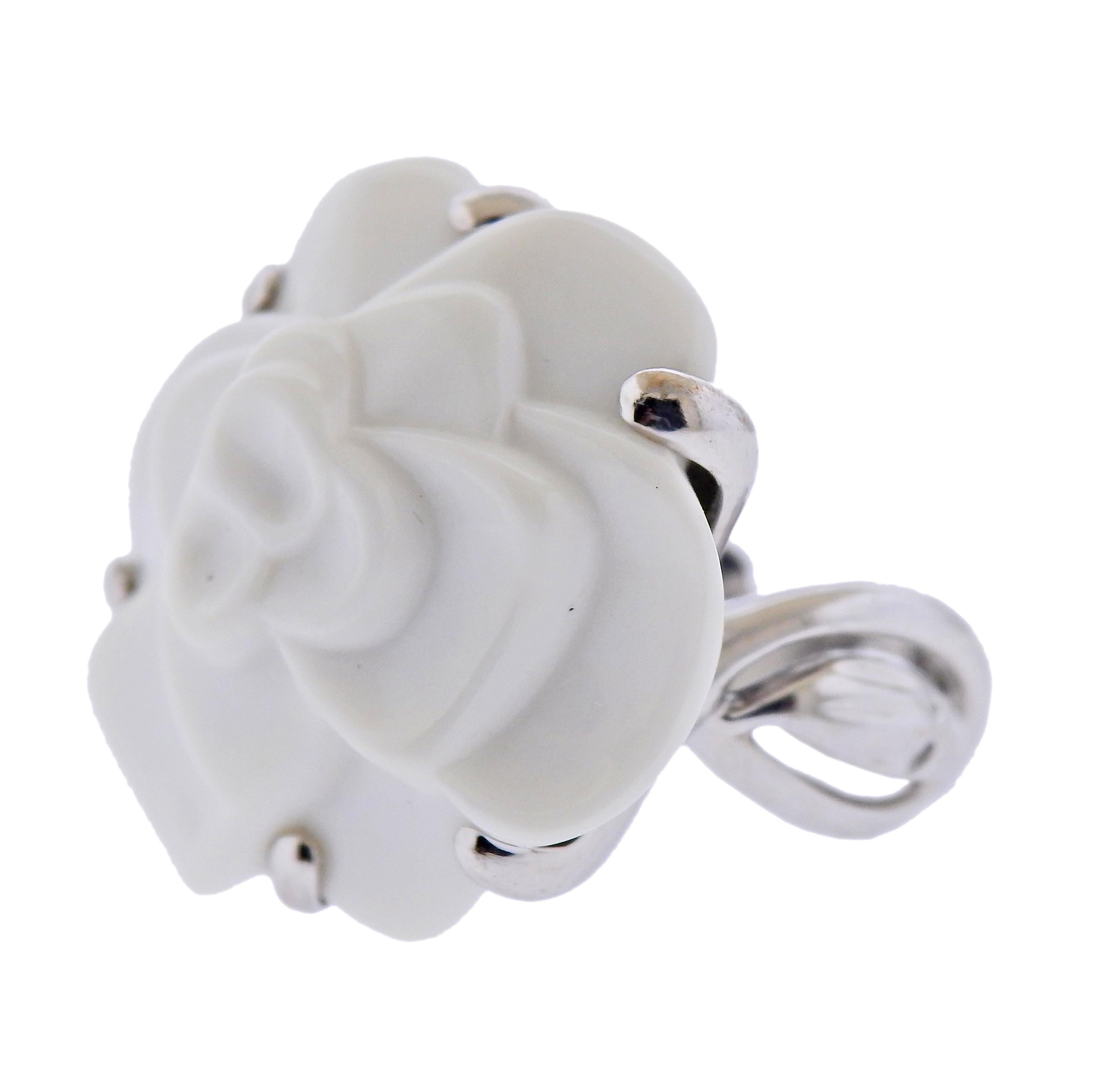 18k gold and white ceramic Camellia flower ring by Chanel. Ring size - 6.25, top - 26mm x 25mm. Marked: Chanel, 750, French marks. Weight - 14 grams.