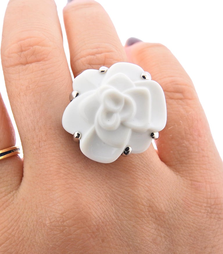 Bague fleur chanel sale