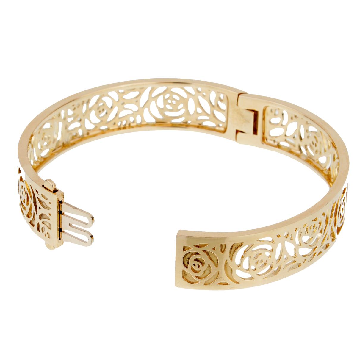 The camellia, Gabrielle Chanel’s favorite flower, is the inspiration for this exquisite bangle from the Chanel Camellia collection. A polished 18k yellow gold flower motif flows through the entire length of the bangle.

Width: 1/2