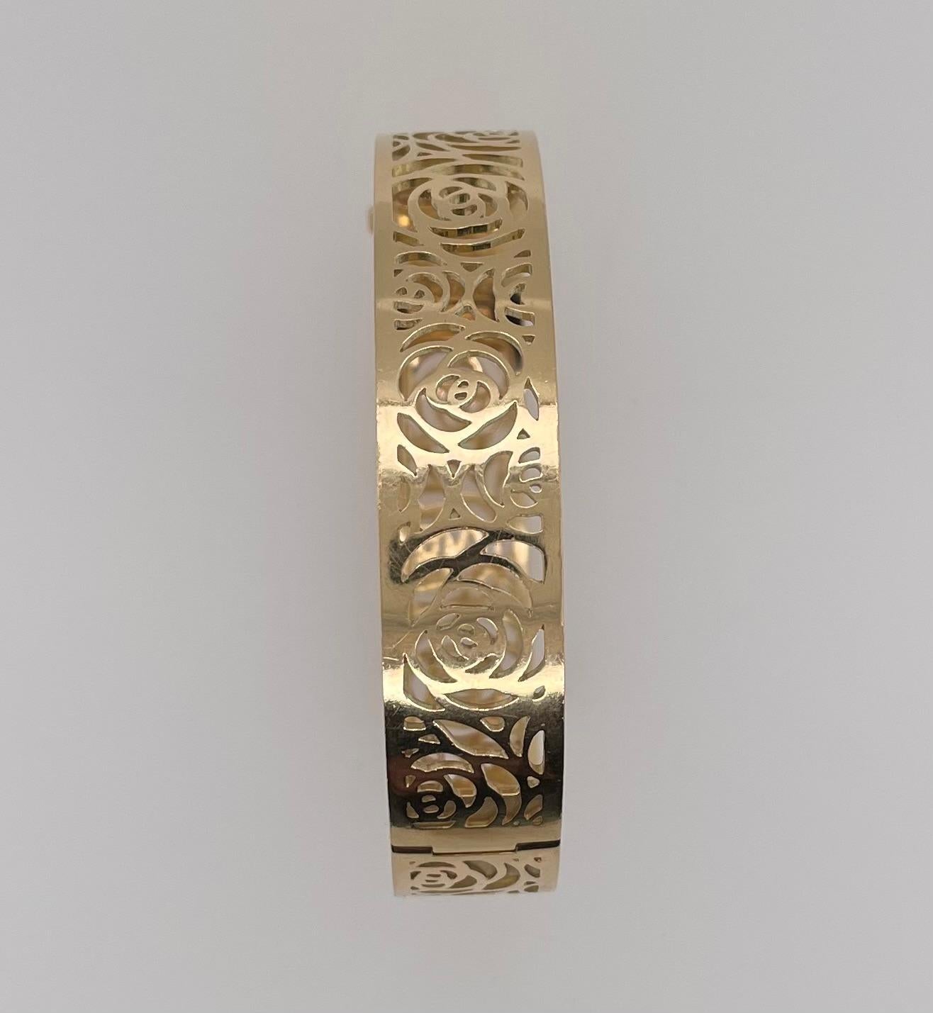 Chanel Camellia Yellow Gold Ajoure Bracelet In Good Condition In Manhasset, NY