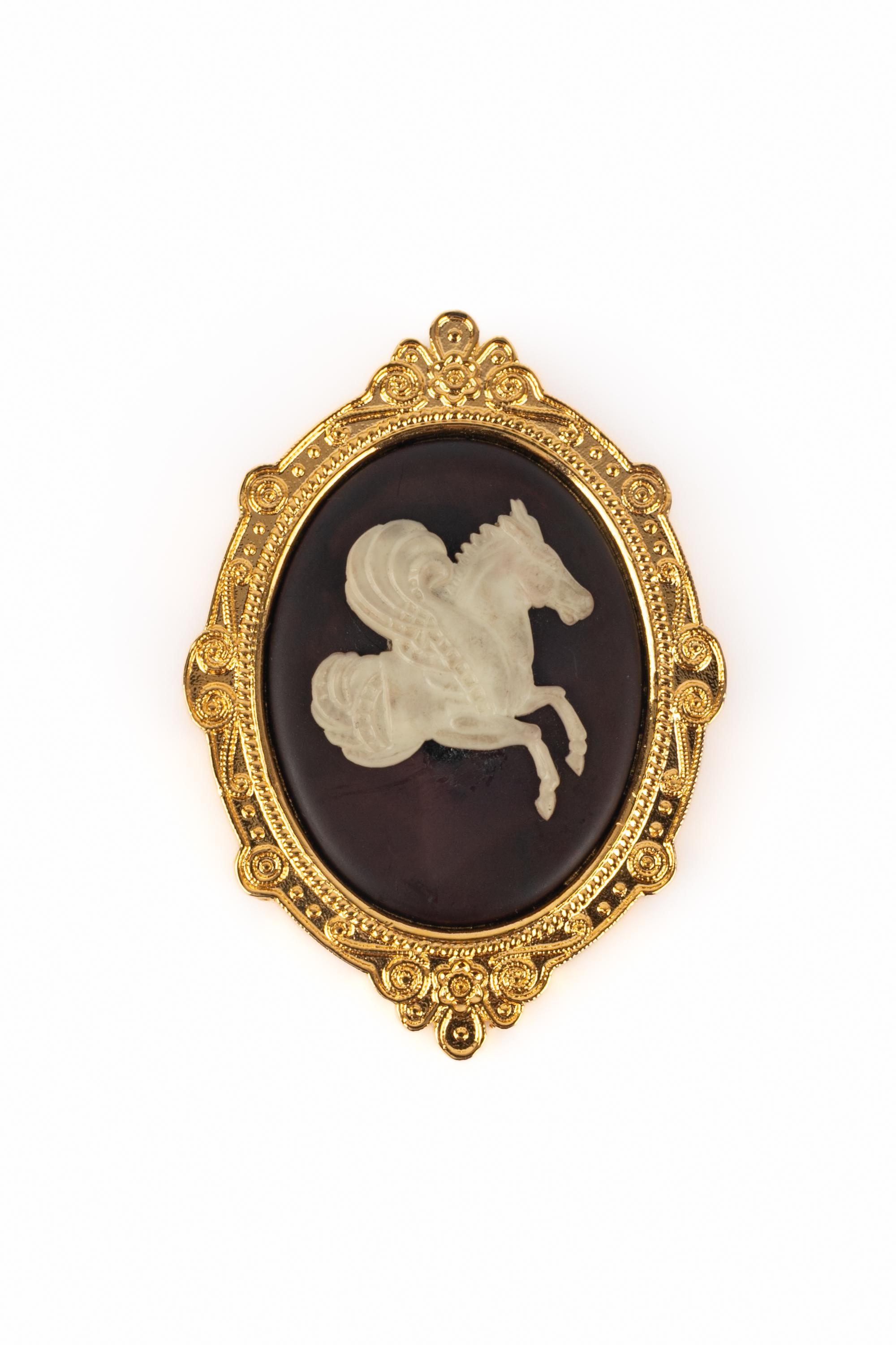 Spilla con cammeo Chanel 1988 In condizioni ottime in vendita a SAINT-OUEN-SUR-SEINE, FR