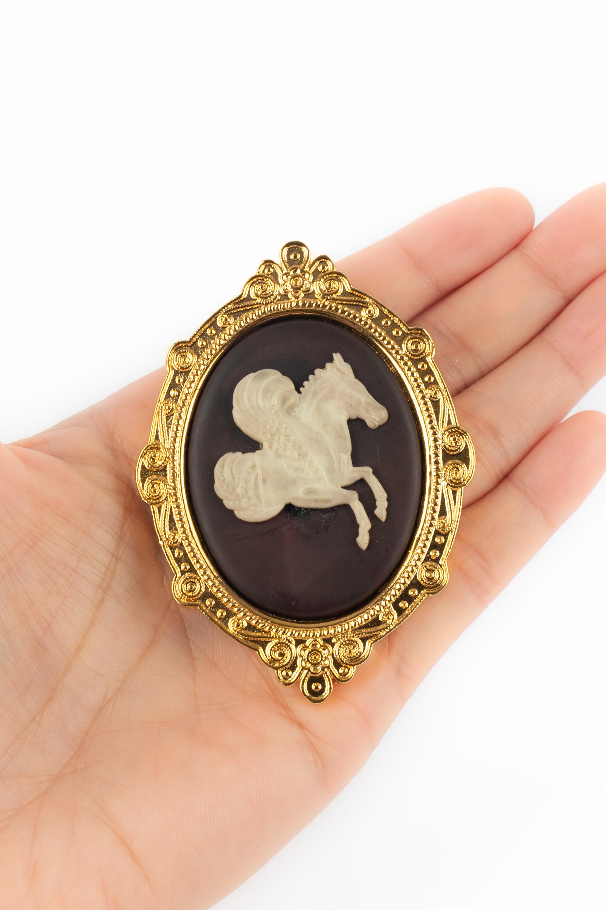 Spilla con cammeo Chanel 1988 in vendita 4