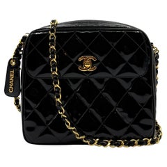 CHANEL Kameratasche Schwarzes Lackleder 1994-1996