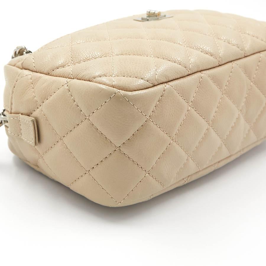 CHANEL Camera Bag in Beige Leather In Good Condition In Paris, FR