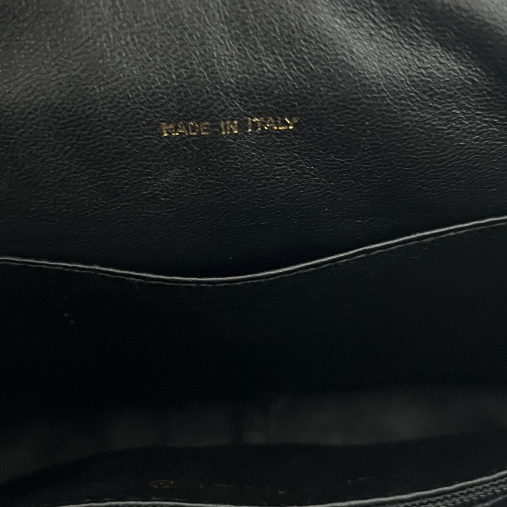 Chanel Kameratasche Gestepptes Lammfell Schwarz 1991-1994 im Angebot 11