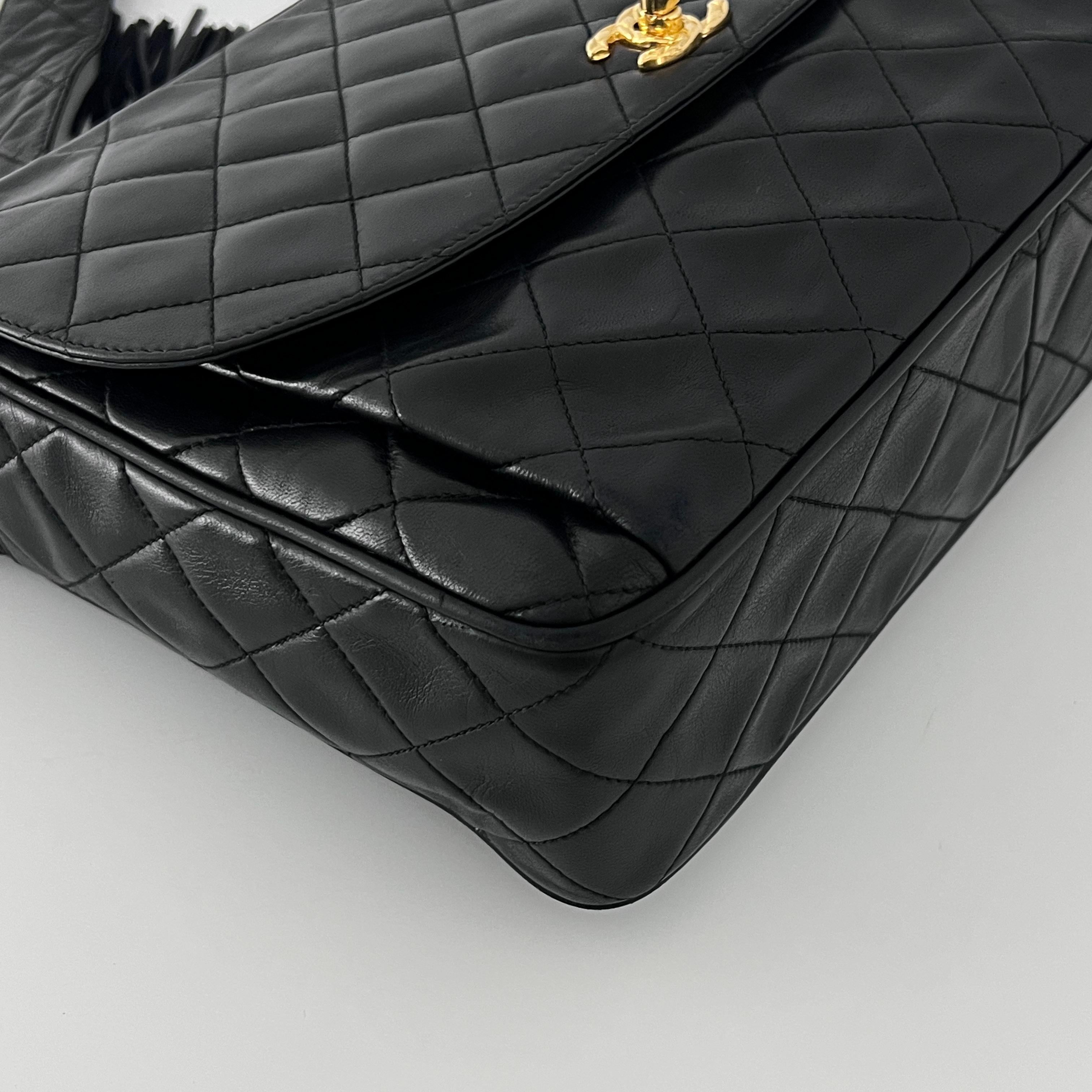 Chanel Kameratasche Gestepptes Lammfell Schwarz 1991-1994 im Angebot 5