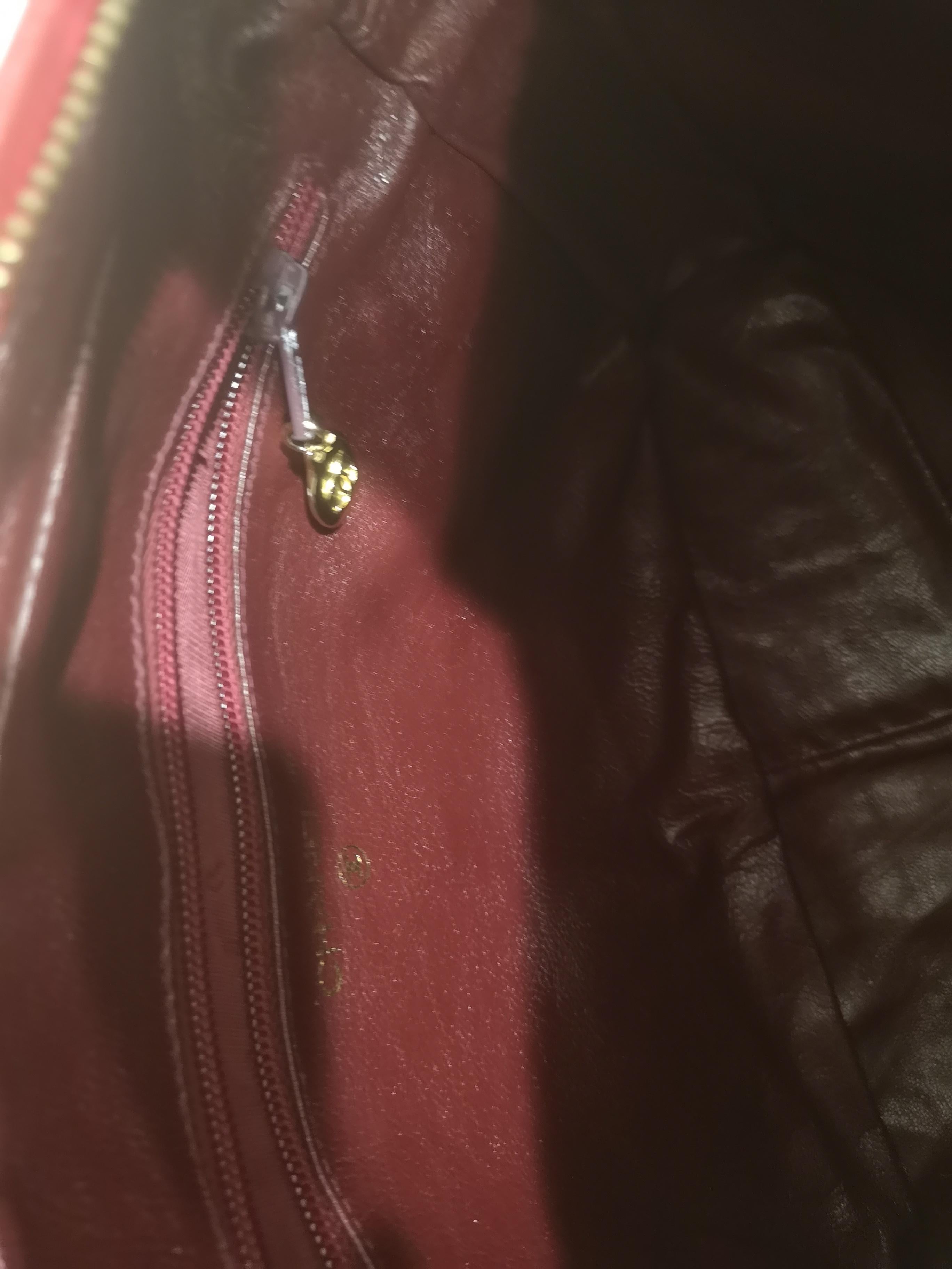 Borsa Chanel Camera bag in pelle rossa con catena dorata In condizioni buone a Capri, IT