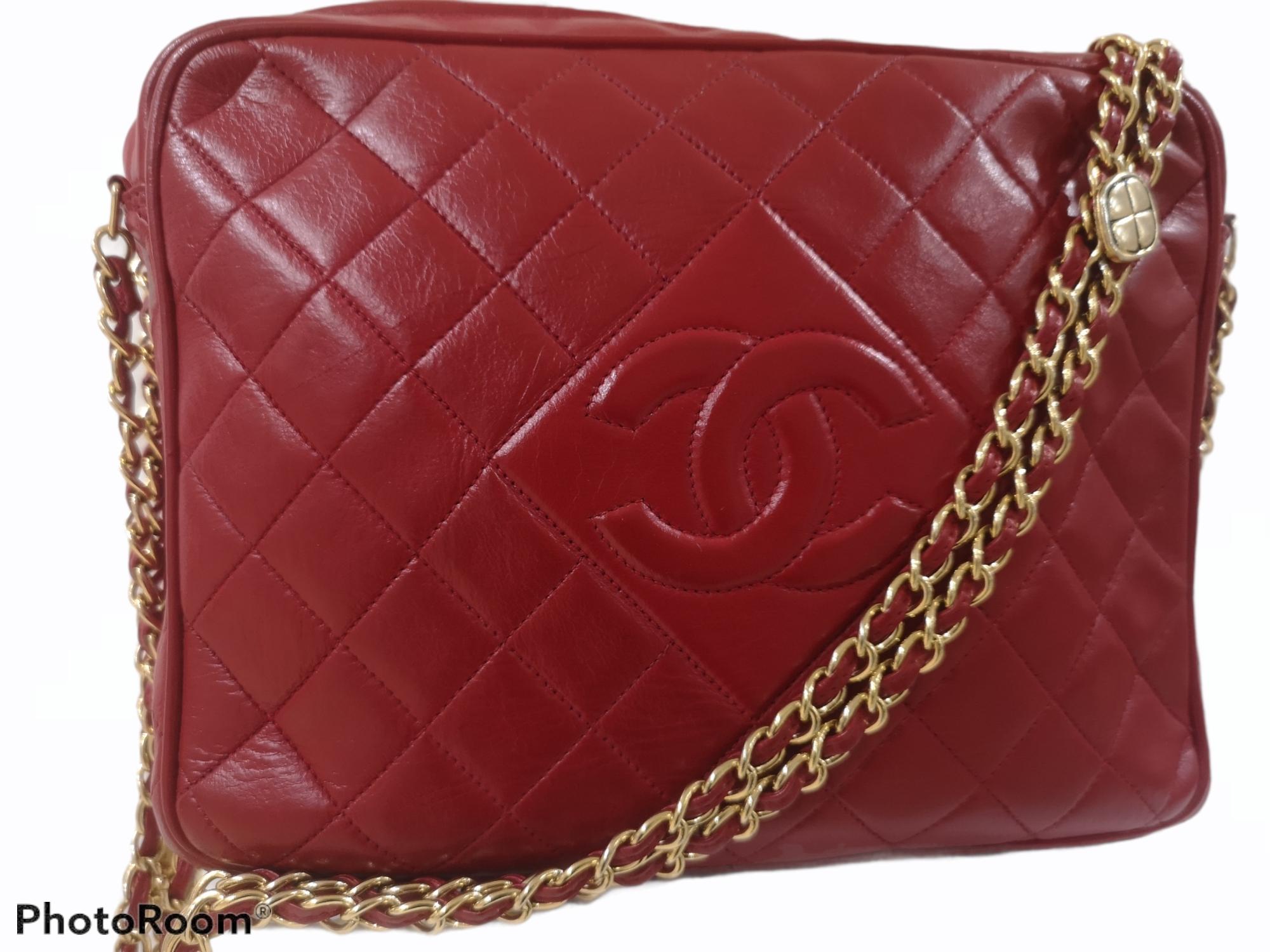 Borsa Chanel Camera bag in pelle rossa con catena dorata 1
