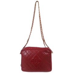 Borsa Chanel Camera bag in pelle rossa con catena dorata