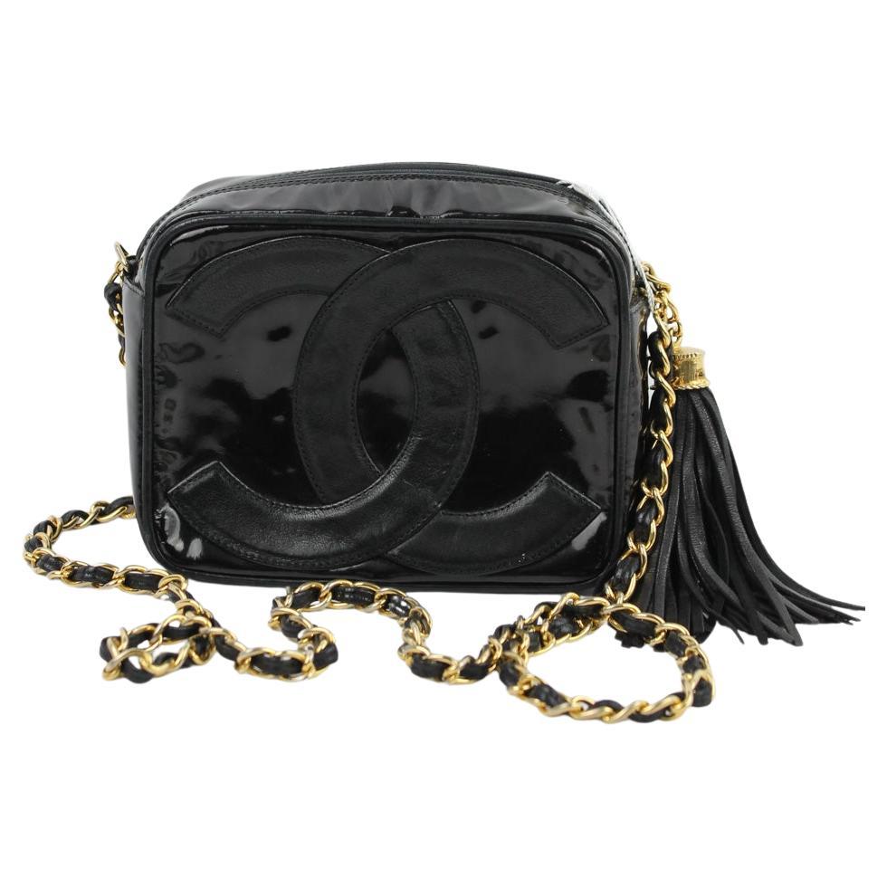 Chanel - Sac à caméra en cuir verni en vente