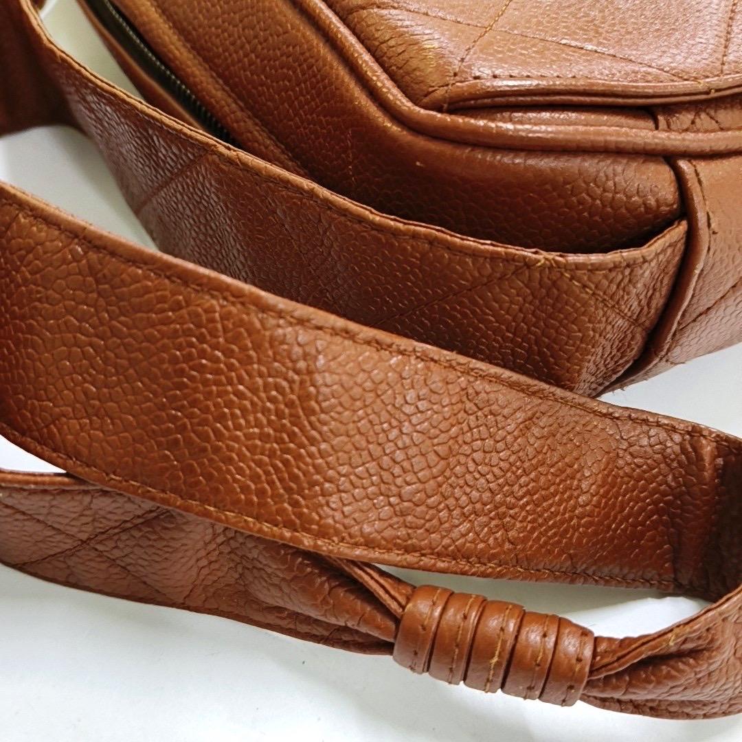 Chanel Camera Crossbody Bag Large Tan Brown Caviar Leather Gold Hardware 1994-19 en vente 7