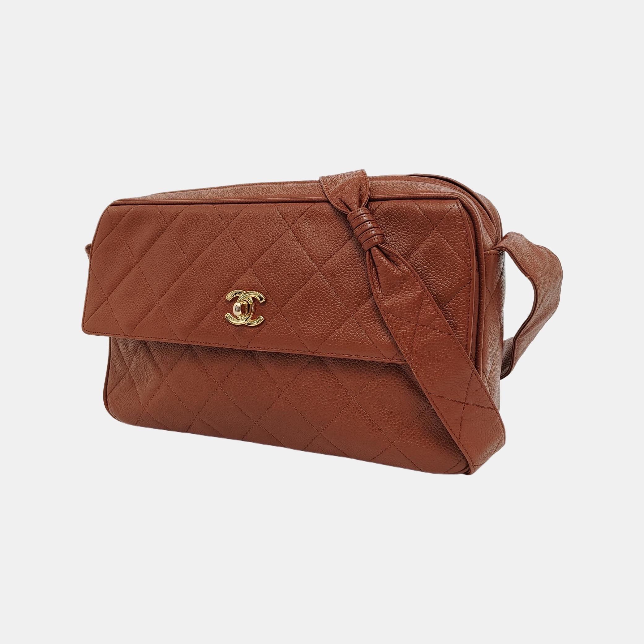 Chanel Camera Crossbody Bag Large Tan Brown Caviar Leather Gold Hardware 1994-19 Bon état - En vente à AUBERVILLIERS, FR