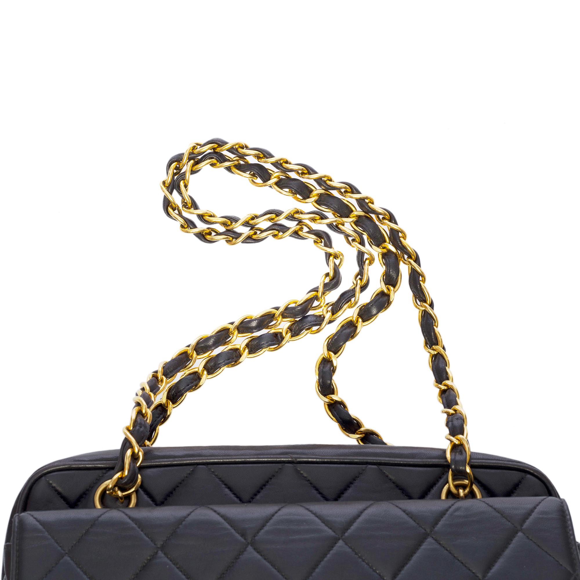 Chanel Camera GM shoulder flap bag in black quilted lambskin leather, GHW 2