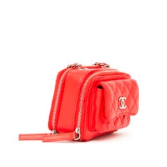 Chanel, Camera in red leather