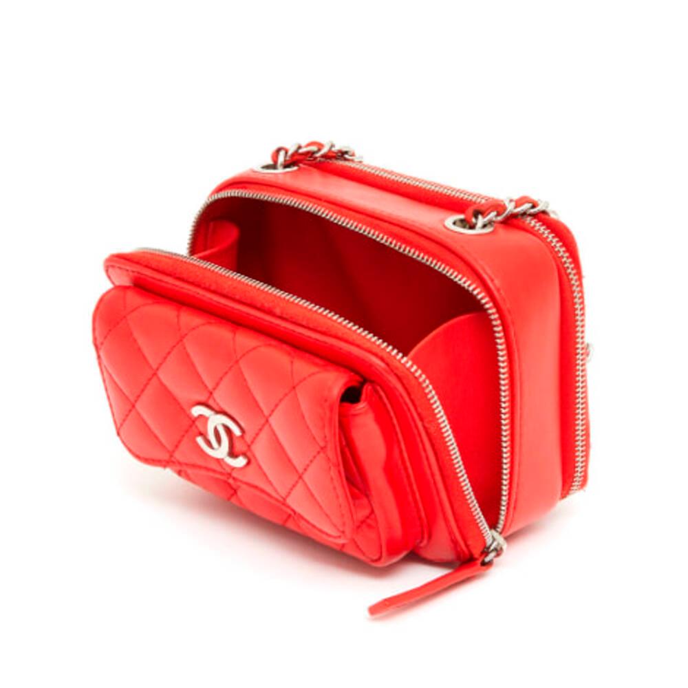 Women's Chanel, Camera in red leather