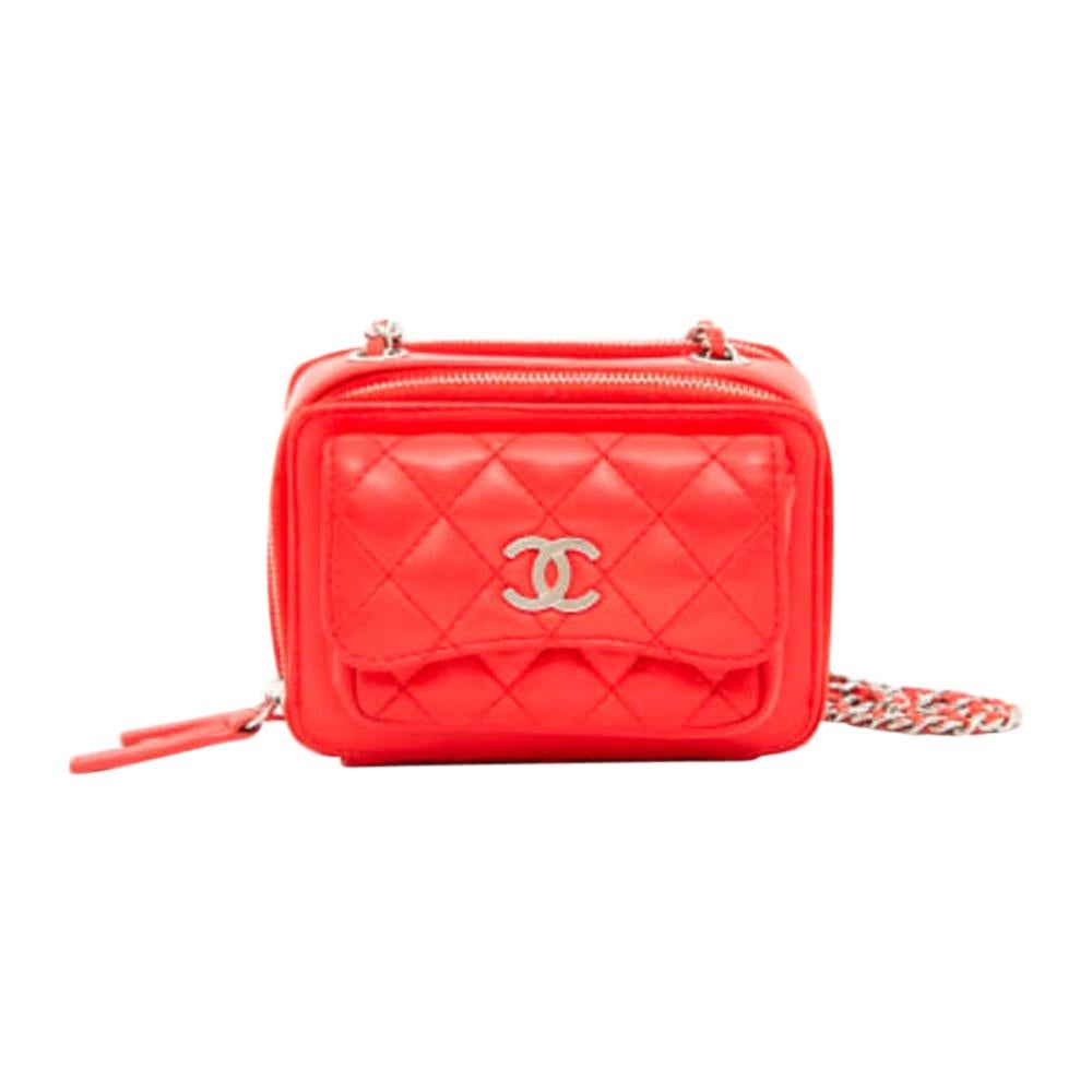 Chanel, Camera in red leather