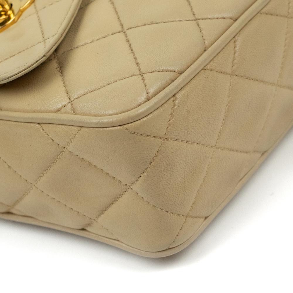 CHANEL, Vintage-Kamera aus beigem Leder im Angebot 7