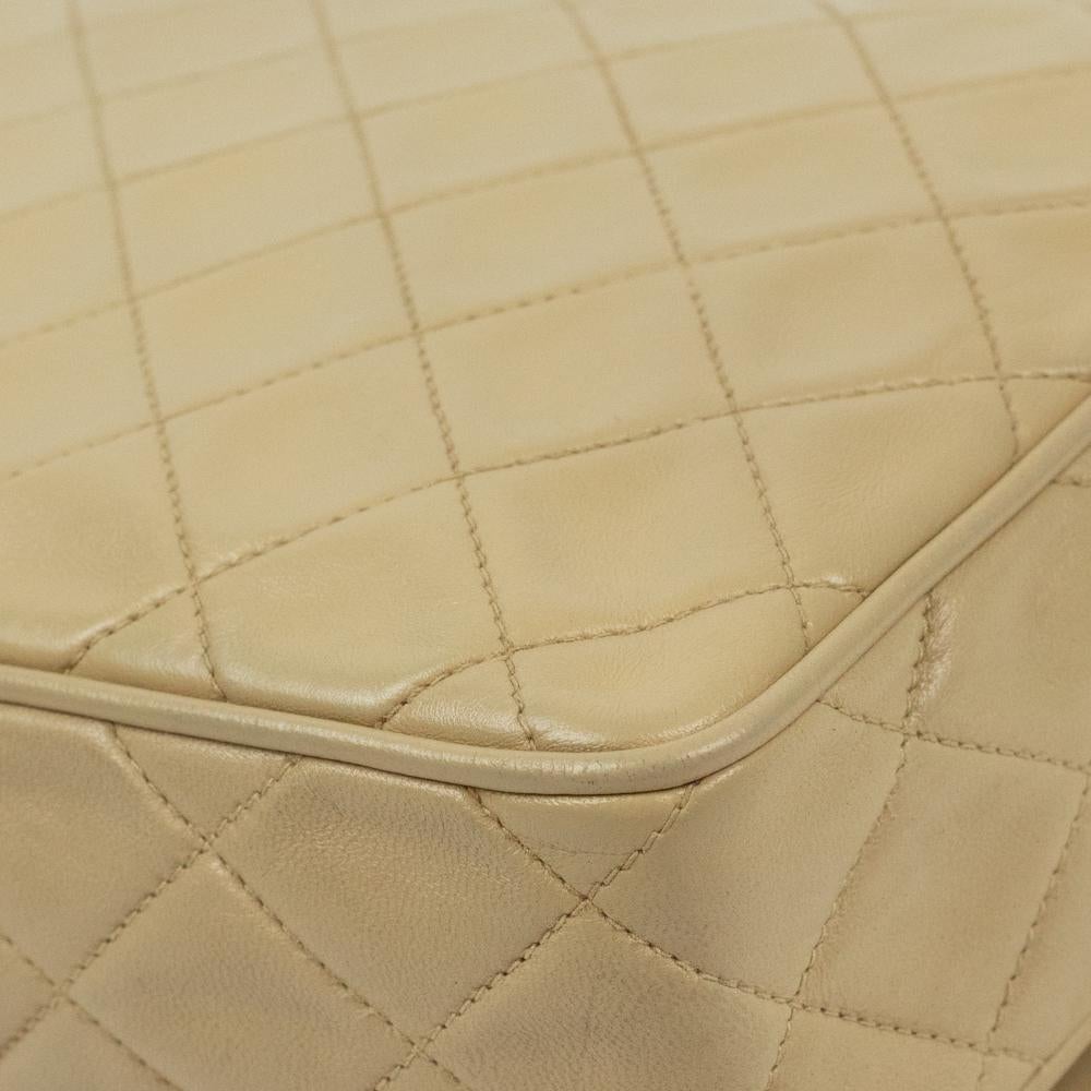 CHANEL, Vintage-Kamera aus beigem Leder im Angebot 10
