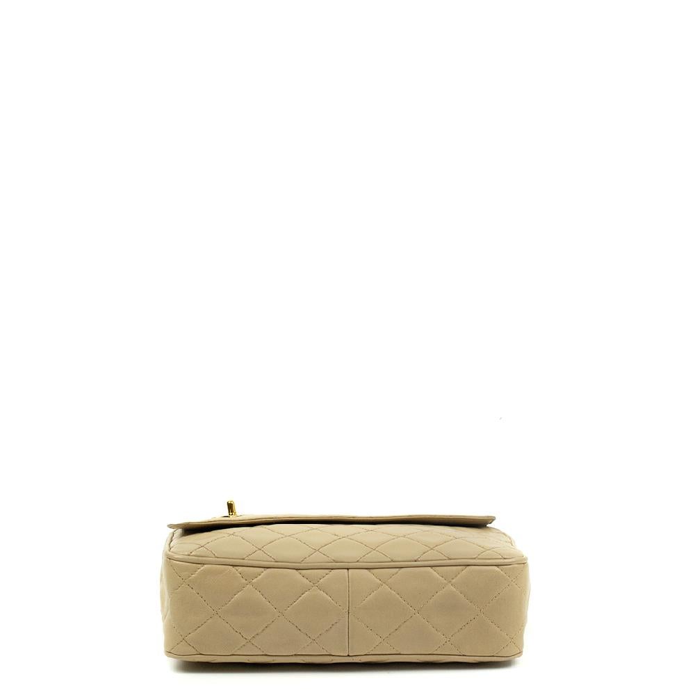 CHANEL, Vintage-Kamera aus beigem Leder im Zustand „Gut“ im Angebot in Clichy, FR
