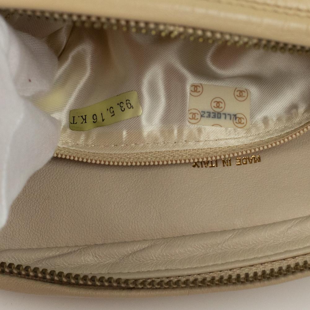 CHANEL, Vintage-Kamera aus beigem Leder im Angebot 2