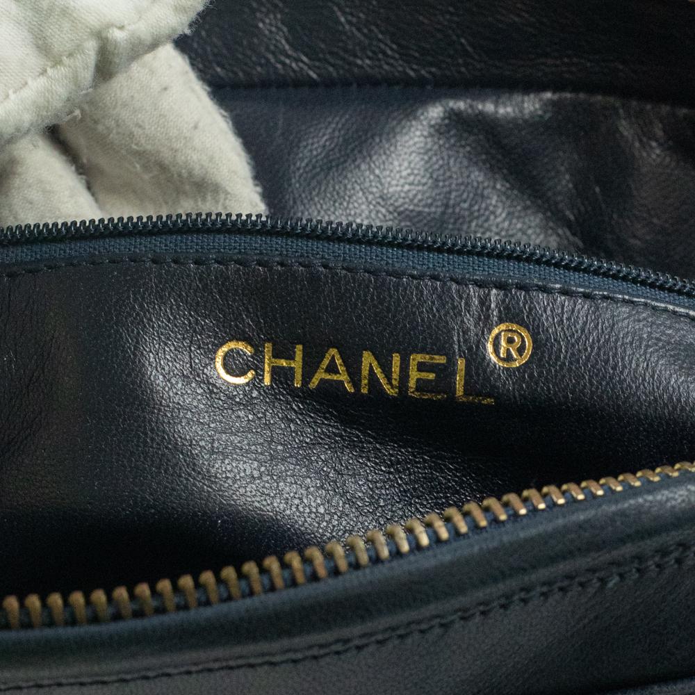 CHANEL, Camera Vintage in blue leather For Sale 1