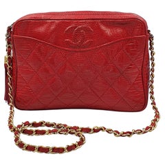 CHANEL, appareil photo vintage en cuir exotique rouge