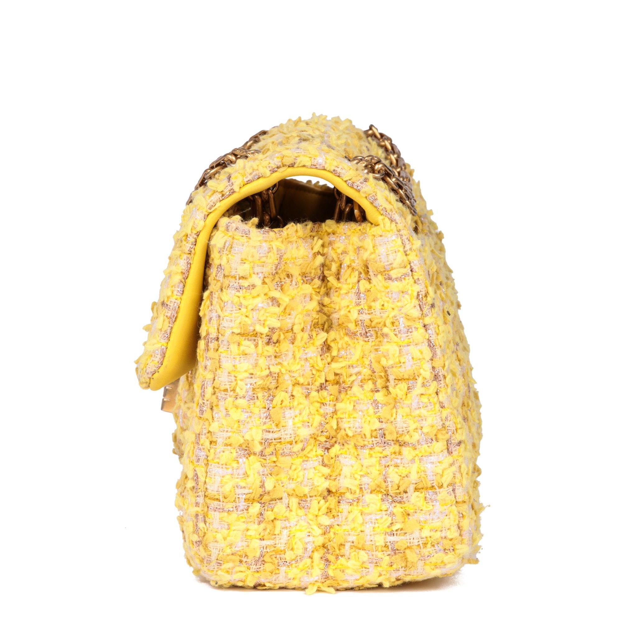 CHANEL Canary Yellow Tweed Fabric 224 2.55 Reissue Double Flap Bag Amarillo en venta