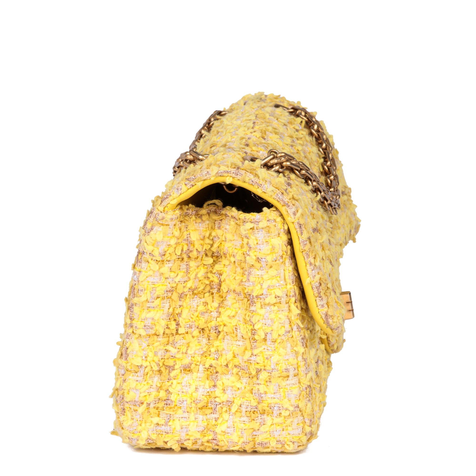 CHANEL Canary Yellow Tweed Fabric 224 2.55 Reissue Double Flap Bag en Excelente estado para la venta en Bishop's Stortford, Hertfordshire