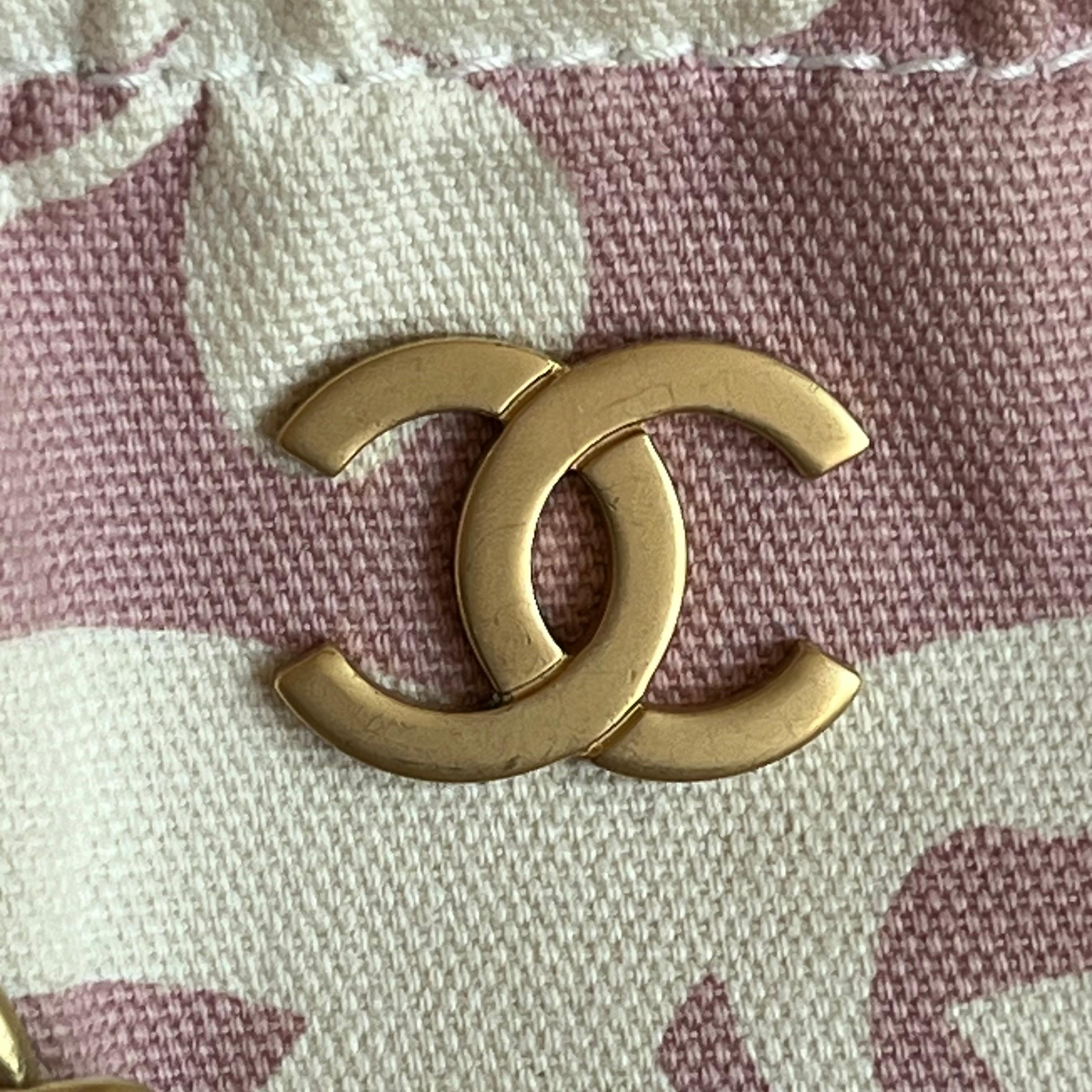 Borsa Chanel in tela con stampa a trifoglio, rosa e bianca, con custodia 2004 in vendita 9