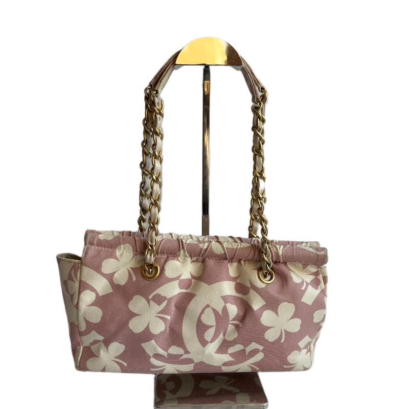 Chanel Canvas Clover Print Pink and White Frame Bag with Pouch 2004
These are professional photos of the actual bag.
CONDITION: Very good condition with signs of wear throughout. It has light stains on the body of the bag, around the bottom. Light