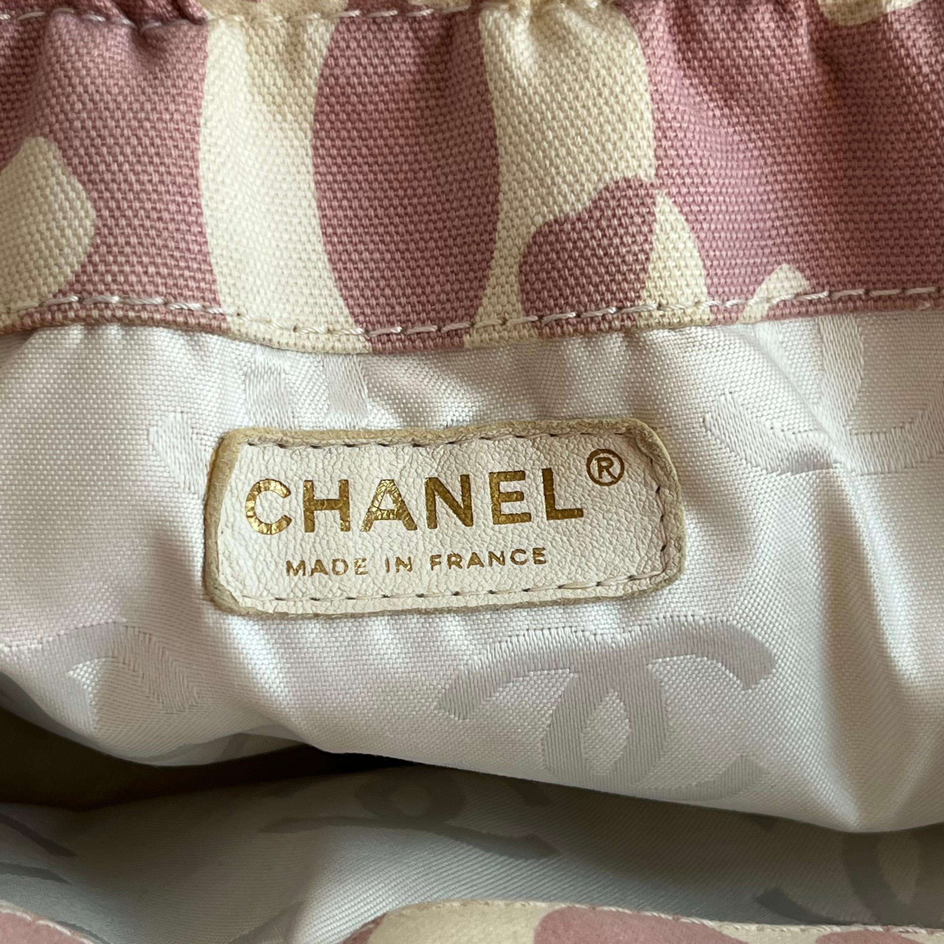 Borsa Chanel in tela con stampa a trifoglio, rosa e bianca, con custodia 2004 in vendita 4