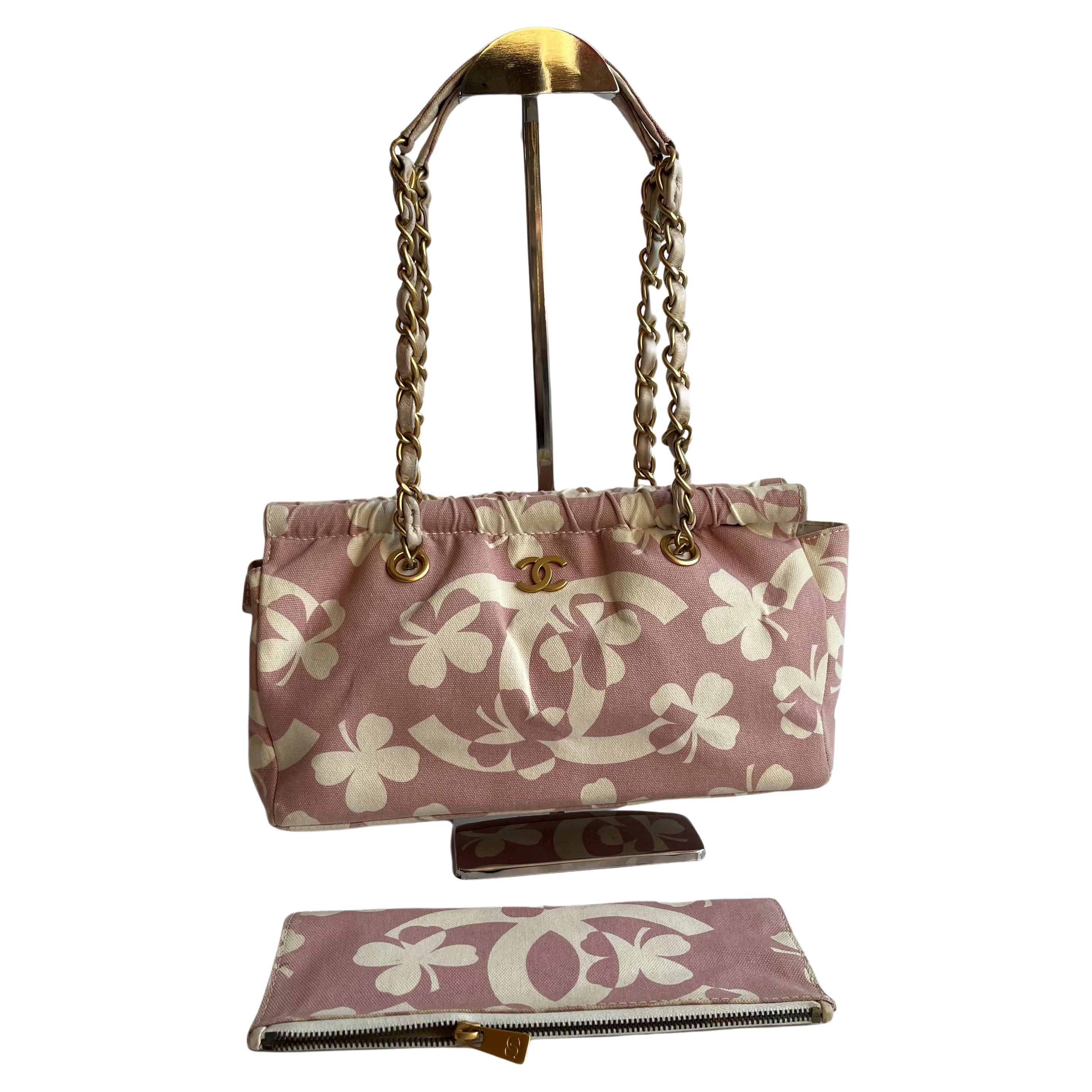 Borsa Chanel in tela con stampa a trifoglio, rosa e bianca, con custodia 2004 in vendita