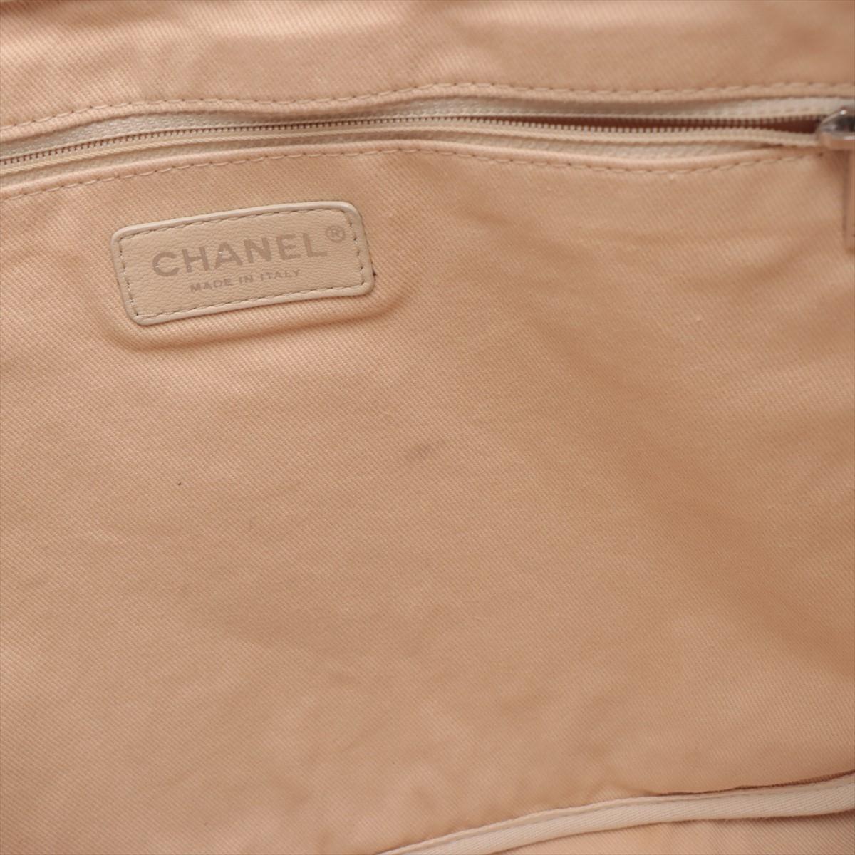 Chanel - Sac fourre-tout Deauville beige clair en vente 9