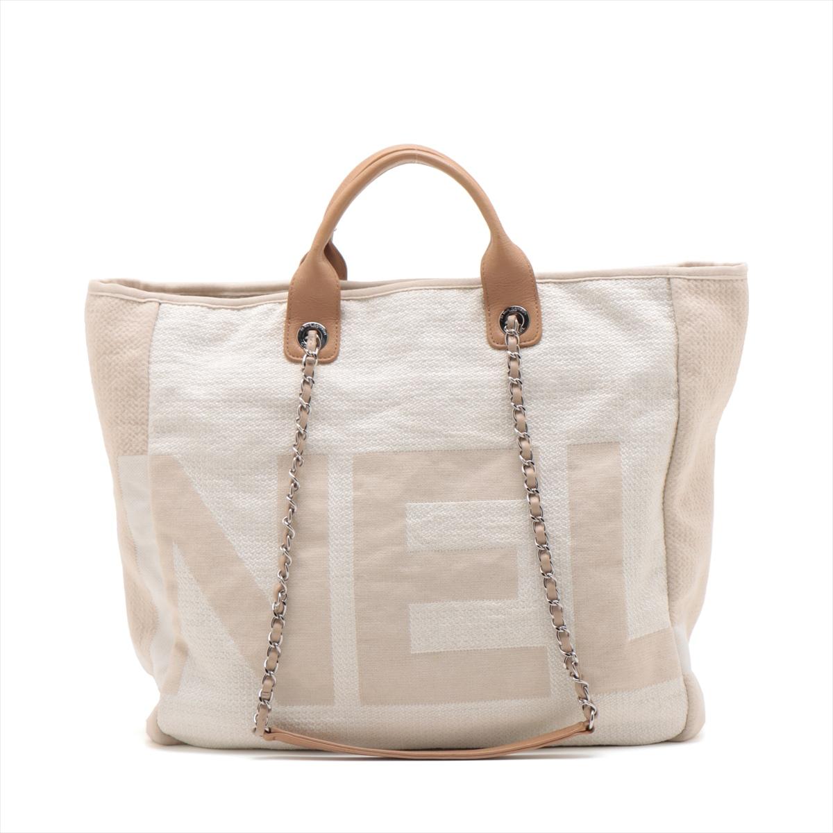 Chanel Canvas Deauville Tote Bag Light Beige In Good Condition For Sale In Indianapolis, IN