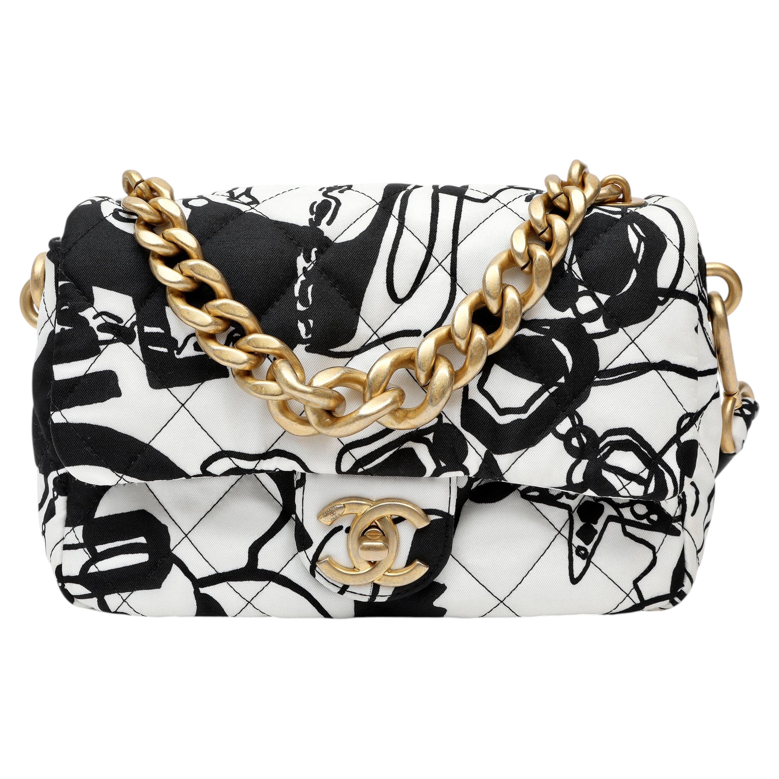 Mini borsa Chanel in tela stampata "Deer Coco" con patta singola e finiture dorate in vendita