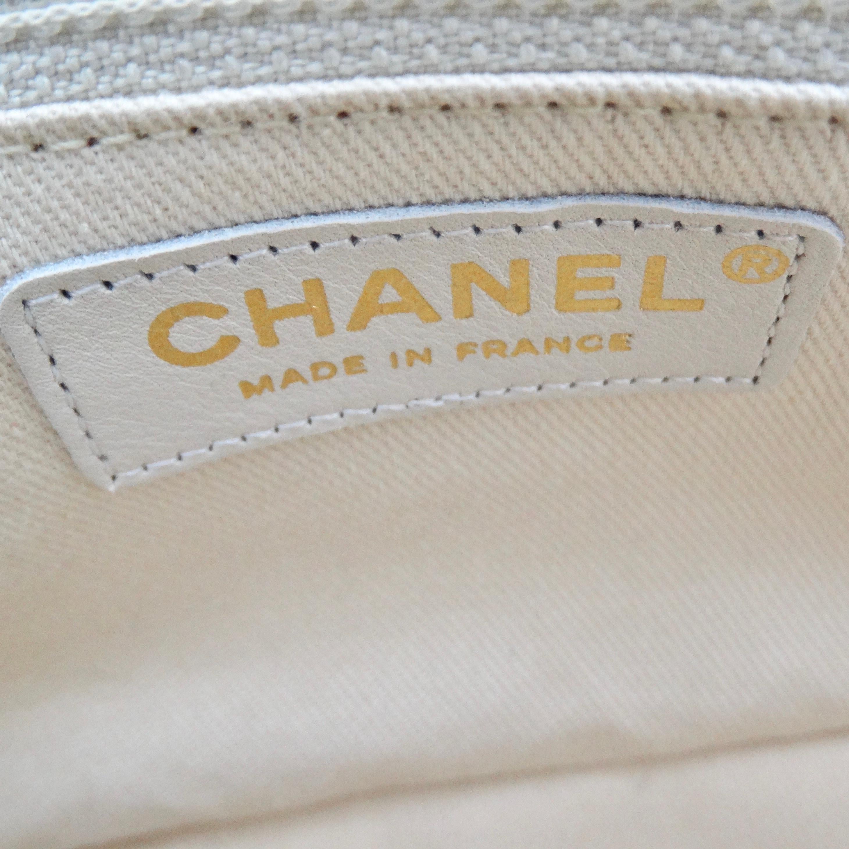 Chanel sac à rabat imprimé Tour Eiffel en vente 11