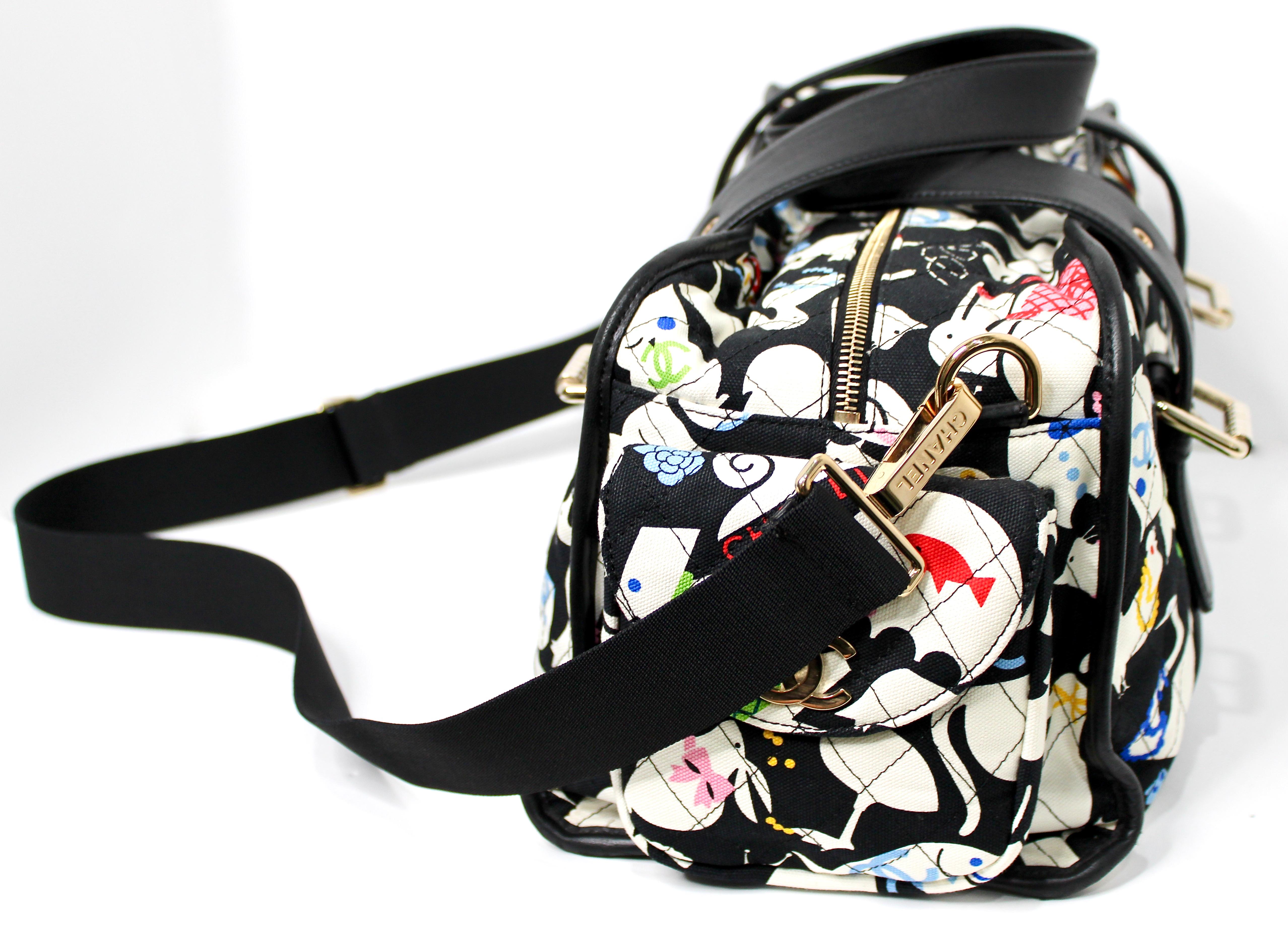Borsa per pannolini Chanel in tela trapuntata con animali per bambini, circa 2006 in vendita 1