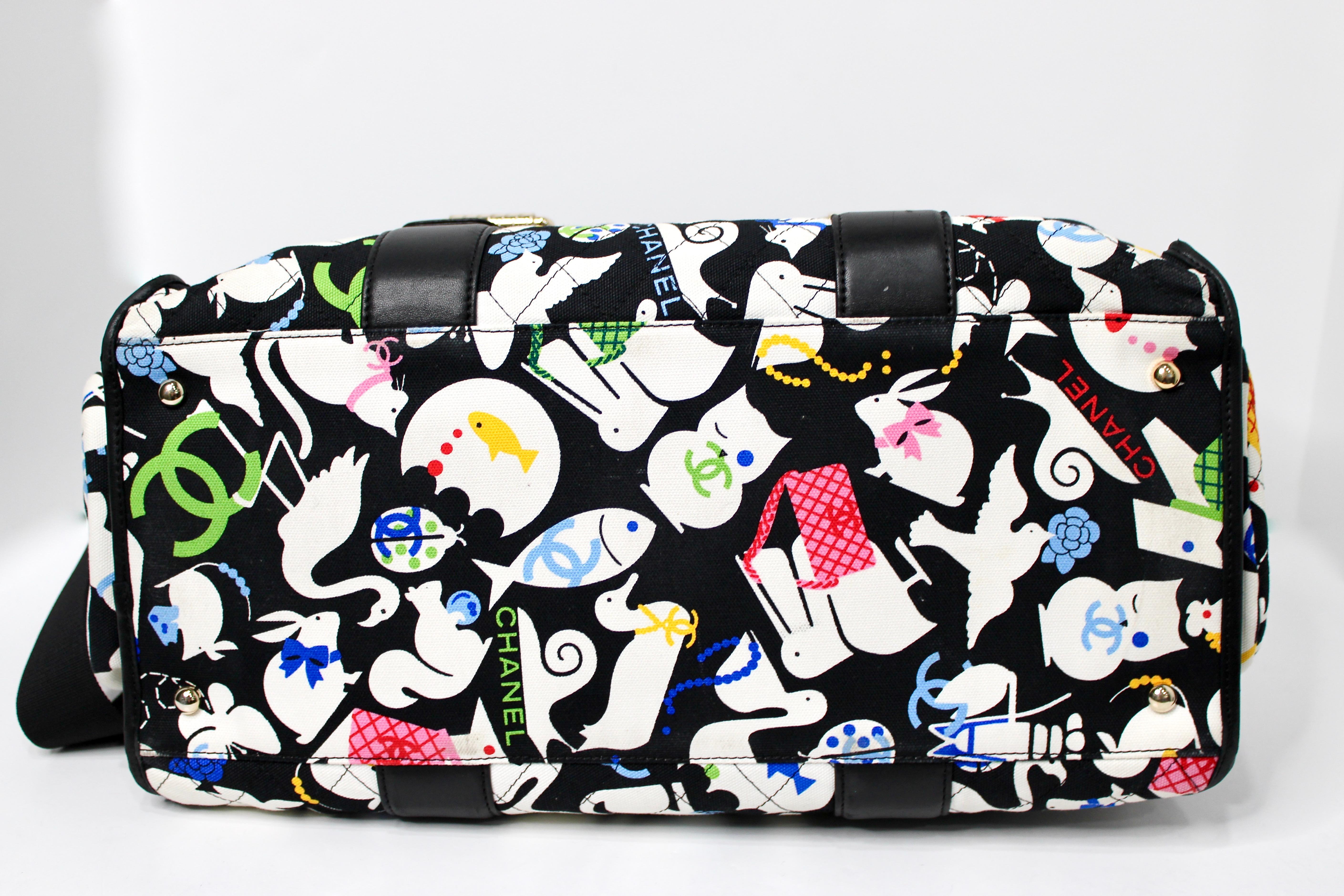 Borsa per pannolini Chanel in tela trapuntata con animali per bambini, circa 2006 in vendita 2