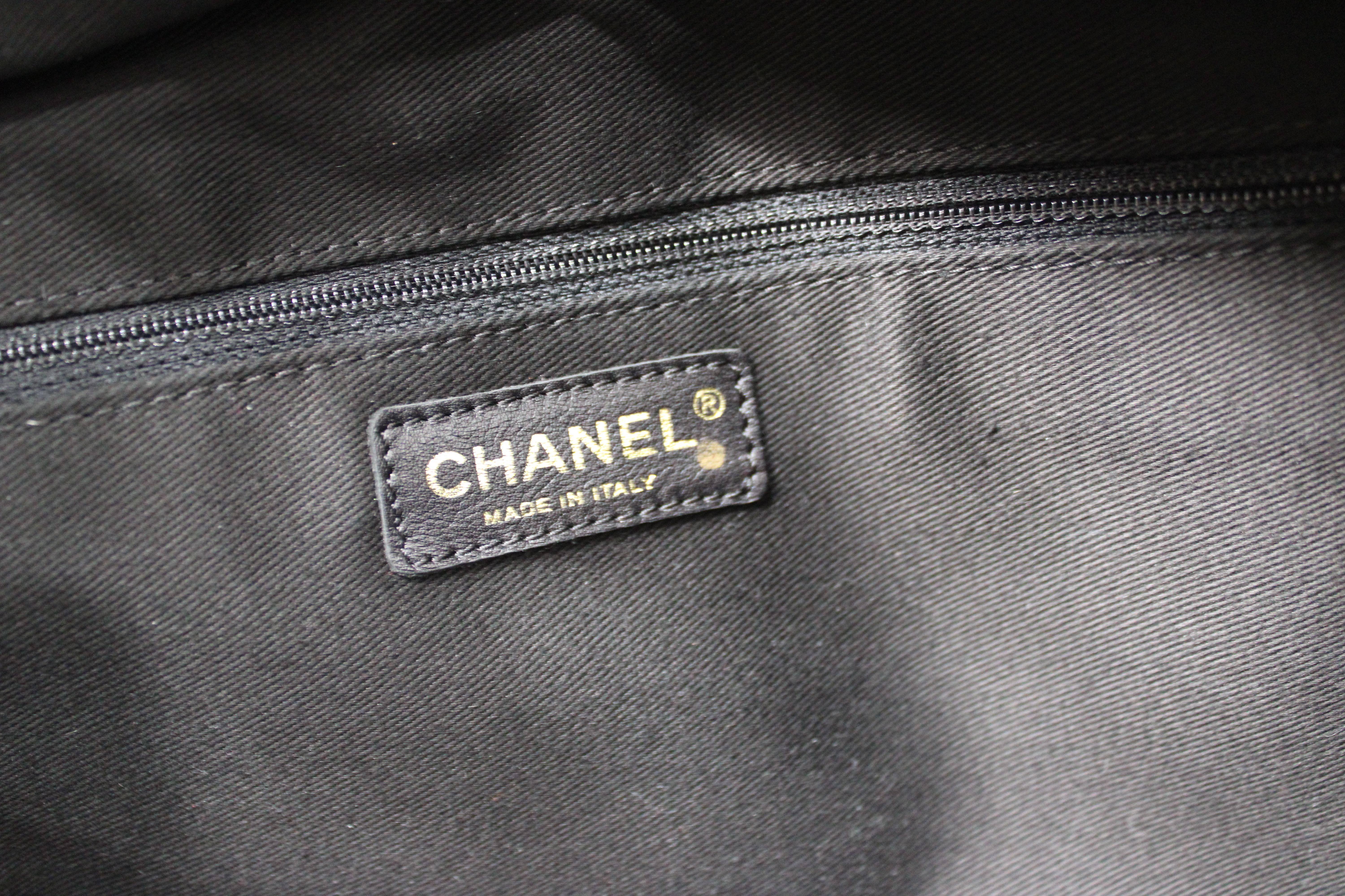 Borsa per pannolini Chanel in tela trapuntata con animali per bambini, circa 2006 in vendita 3