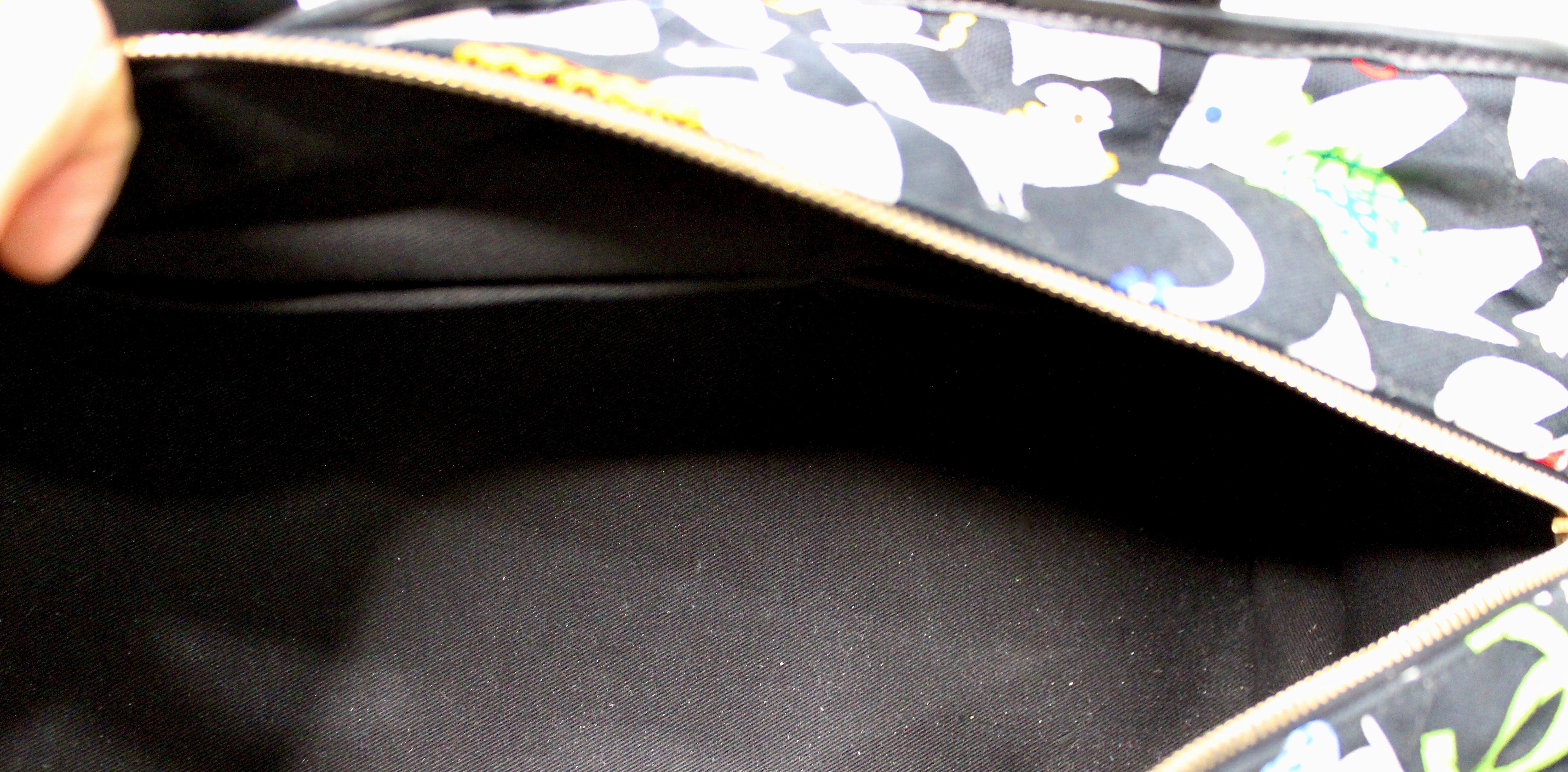 Borsa per pannolini Chanel in tela trapuntata con animali per bambini, circa 2006 in vendita 4