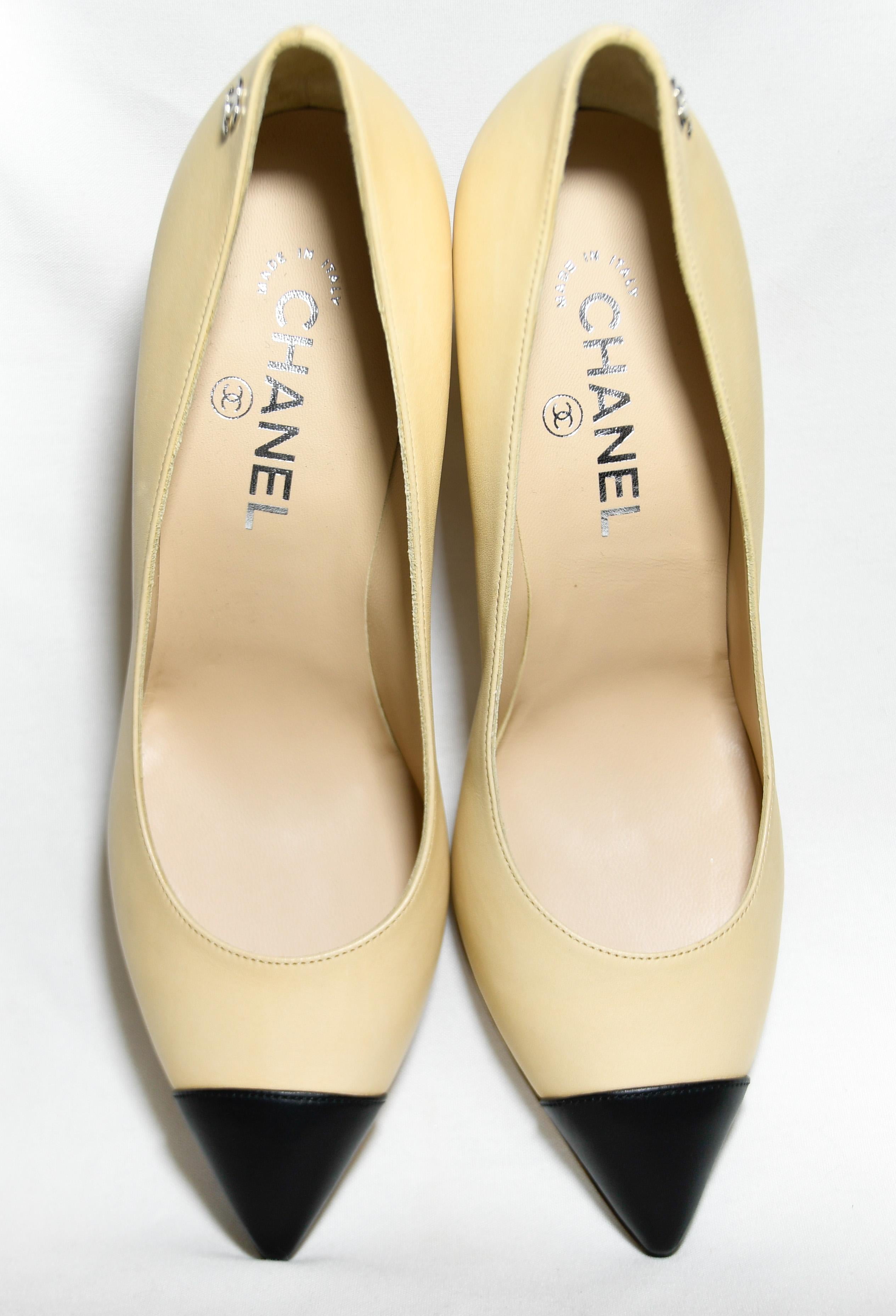 Chanel Cap Toe Pumps Beige and Black with CC  Back Heels In Excellent Condition For Sale In Palm Beach, FL