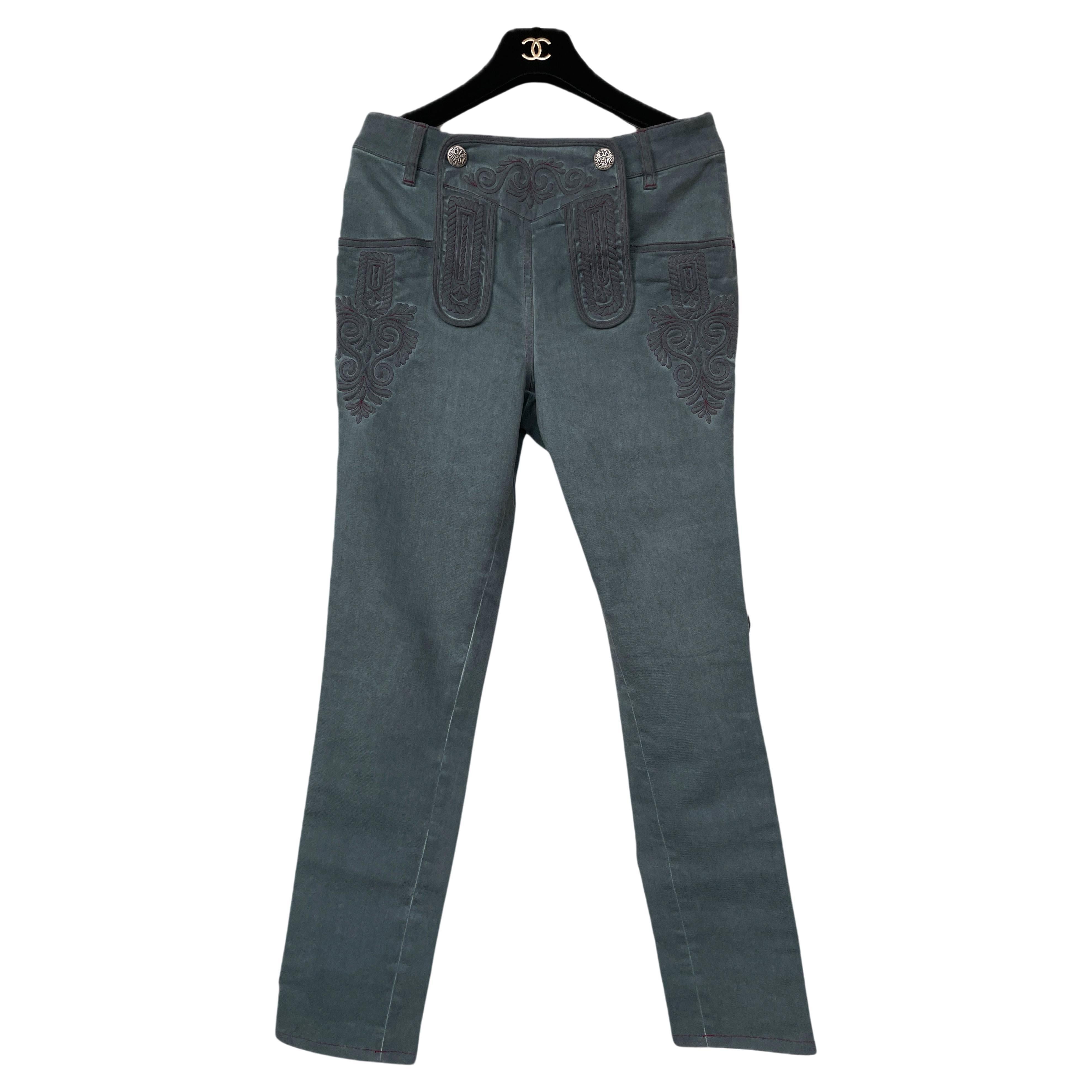 Chanel Cara Delevingne Stil Neu CC Jeans mit Knöpfen im Angebot