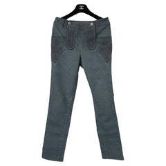 Chanel Cara Delevingne Stil Neu CC Jeans mit Knöpfen