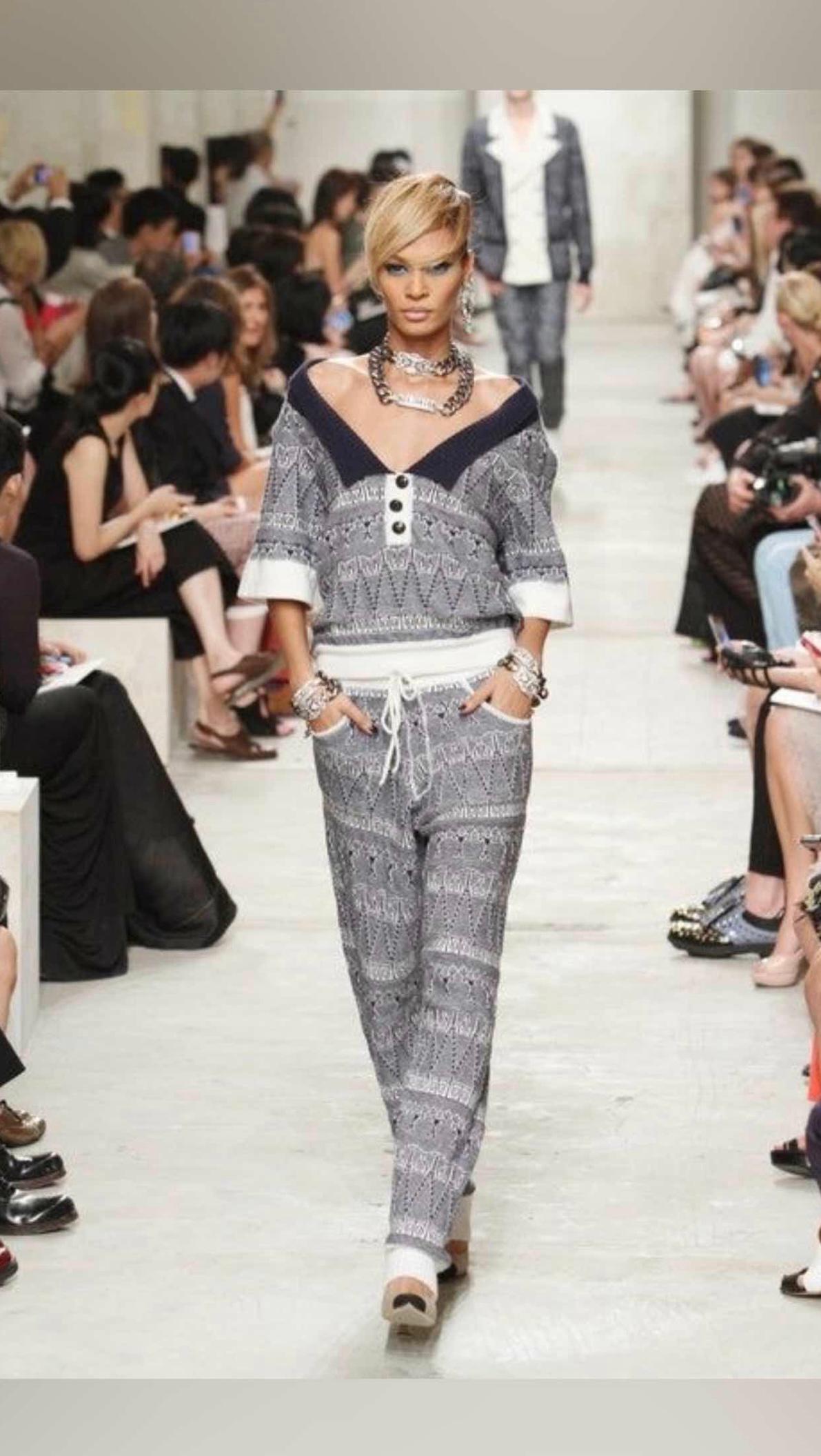 Chanel Cara Delevingne Style Super Stylish Cashmere Jumper In Excellent Condition In Dubai, AE