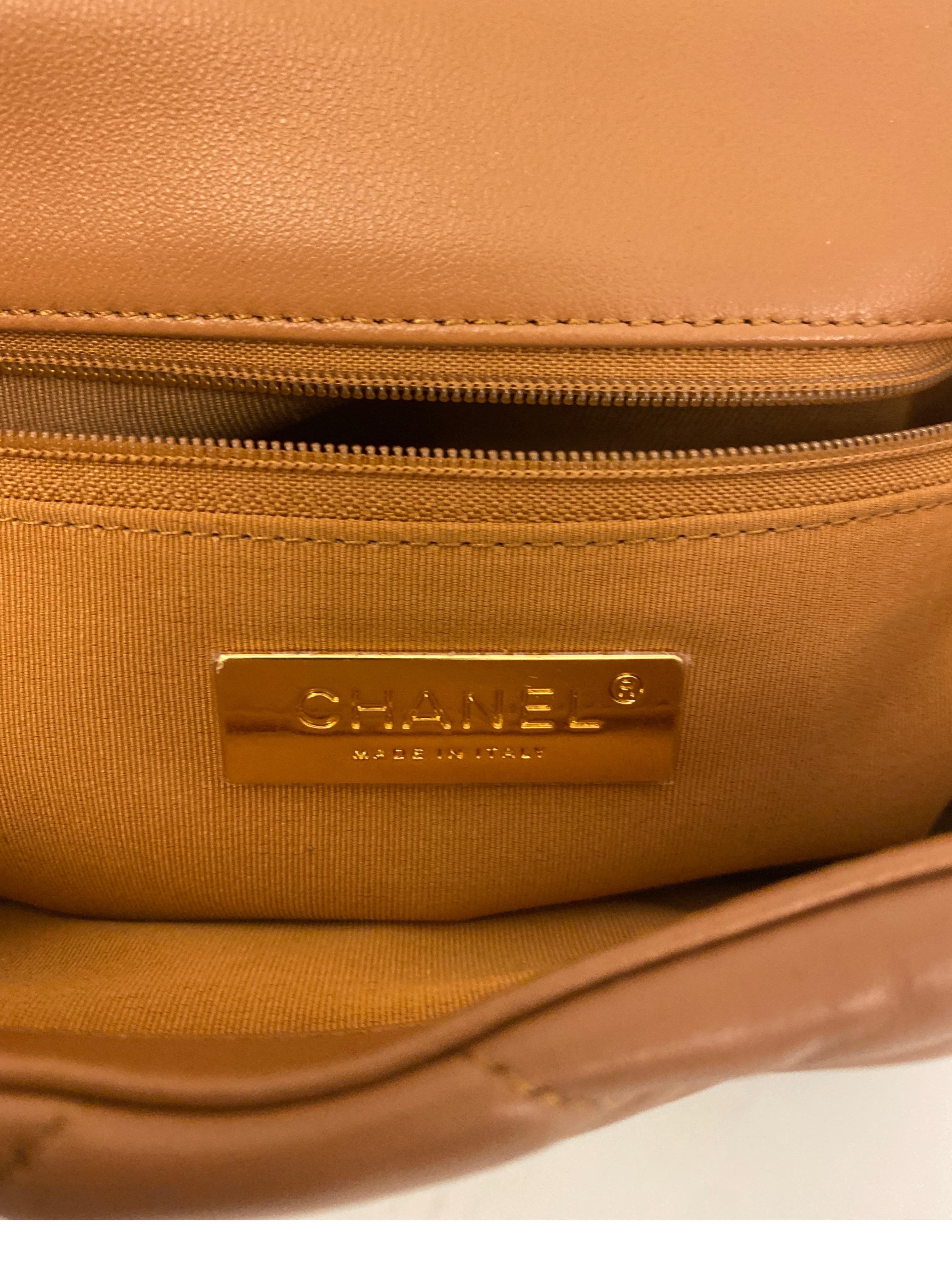 Chanel Caramel 19 flap special order In Excellent Condition In Montreal, Quebec