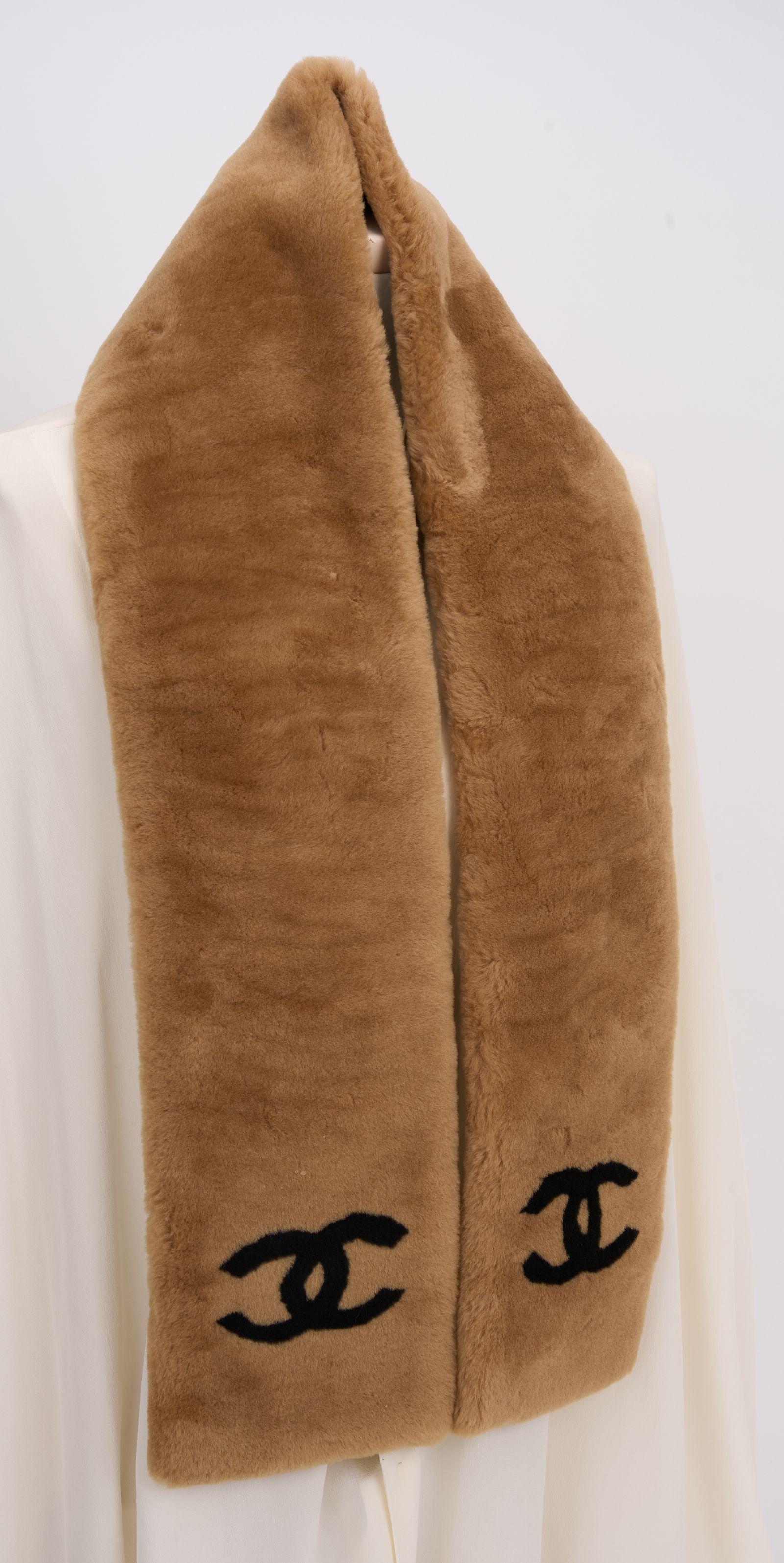 Chanel new caramel  sheepskin scarf with black  CC logo in contrast. Cashmere lining. Brand new in unused condition.