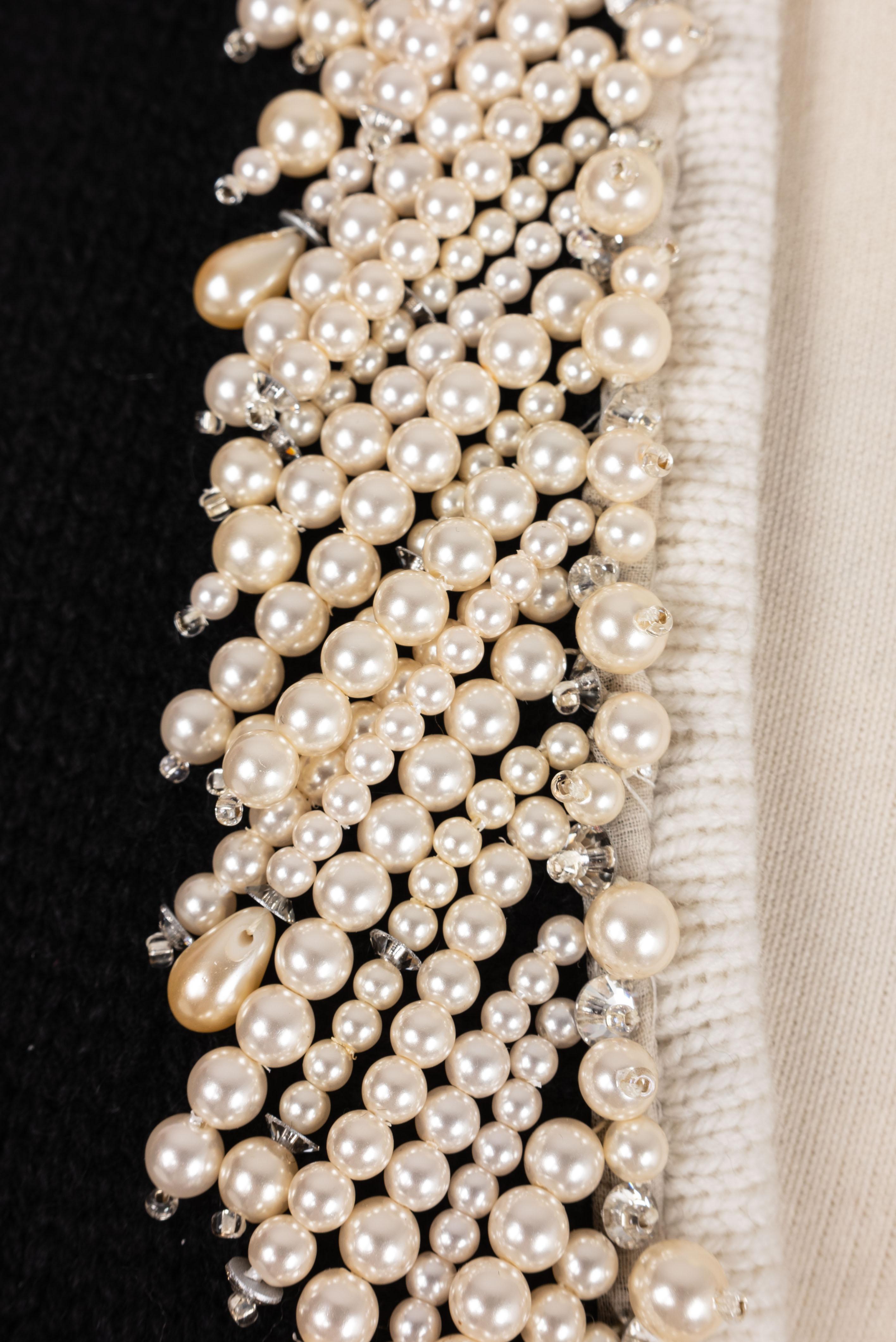 Chanel cardigan with pearls 2021 5