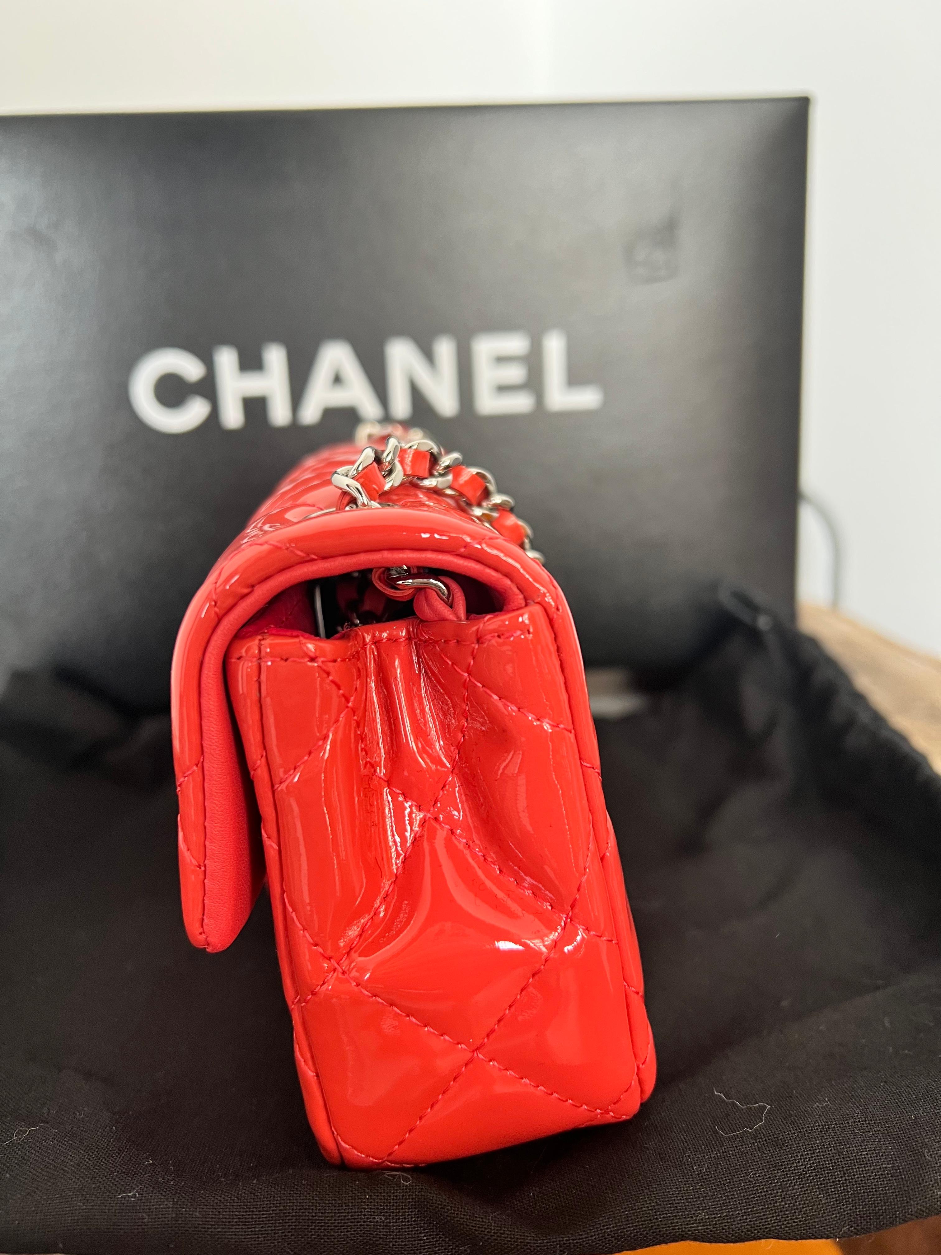Chanel Carol Mini Flap en cuir verni  en vente 2